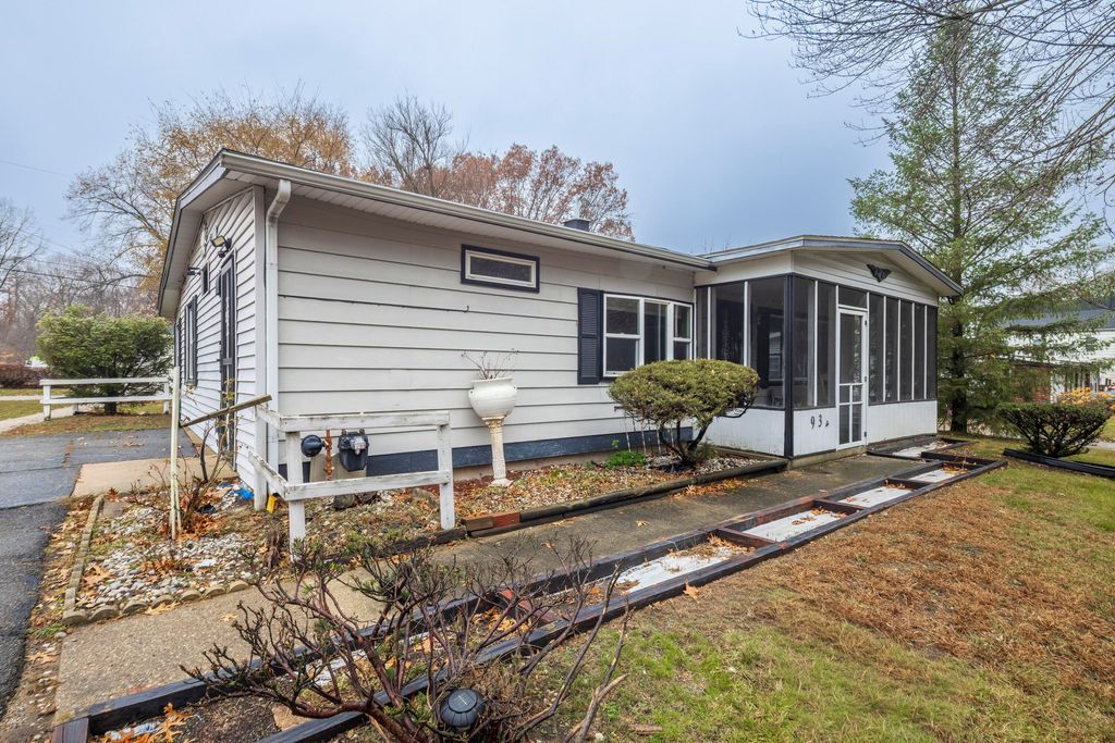 Photo of 932 Liberty Trail, Michigan City, IN 46360 (MLS # 831337)