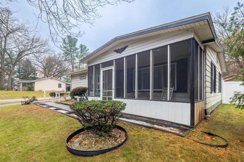 Photo of 932 Liberty Trail, Michigan City, IN 46360 (MLS # 831337)