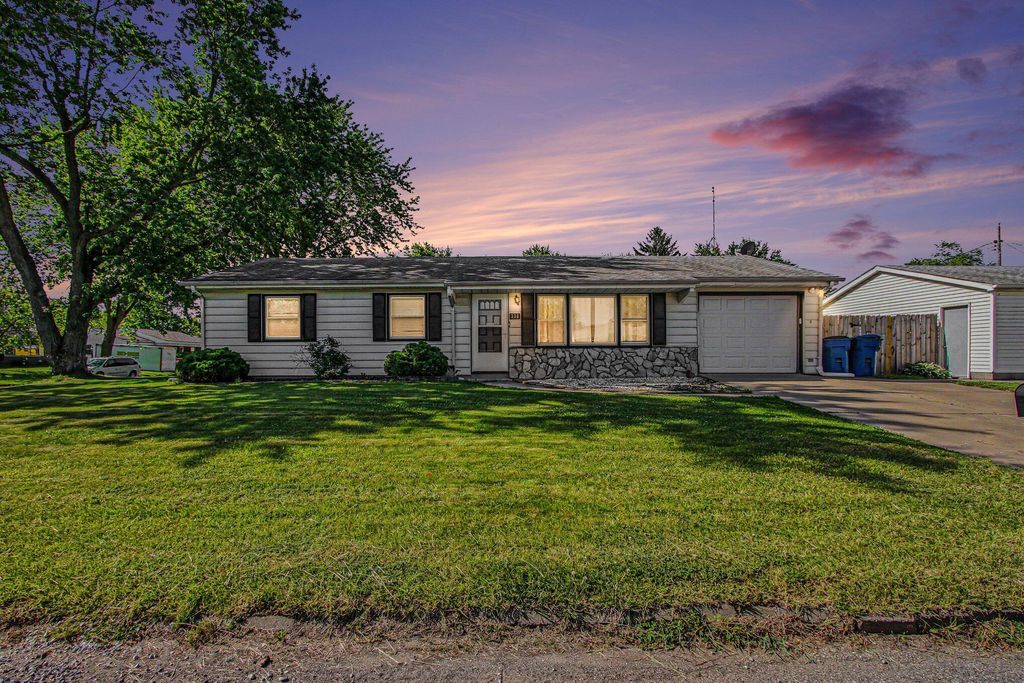 Photo of 336 Midway Drive, Valparaiso, IN 46385 (MLS # 839693)