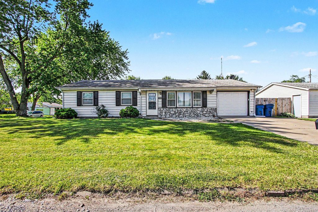 Photo of 336 Midway Drive, Valparaiso, IN 46385 (MLS # 839693)