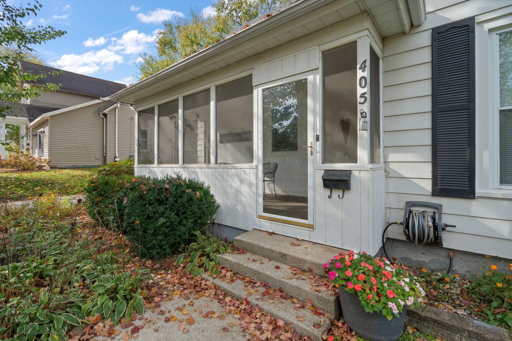 Photo of 405 Napoleon Street, Valparaiso, IN 46383 (MLS # 847477)