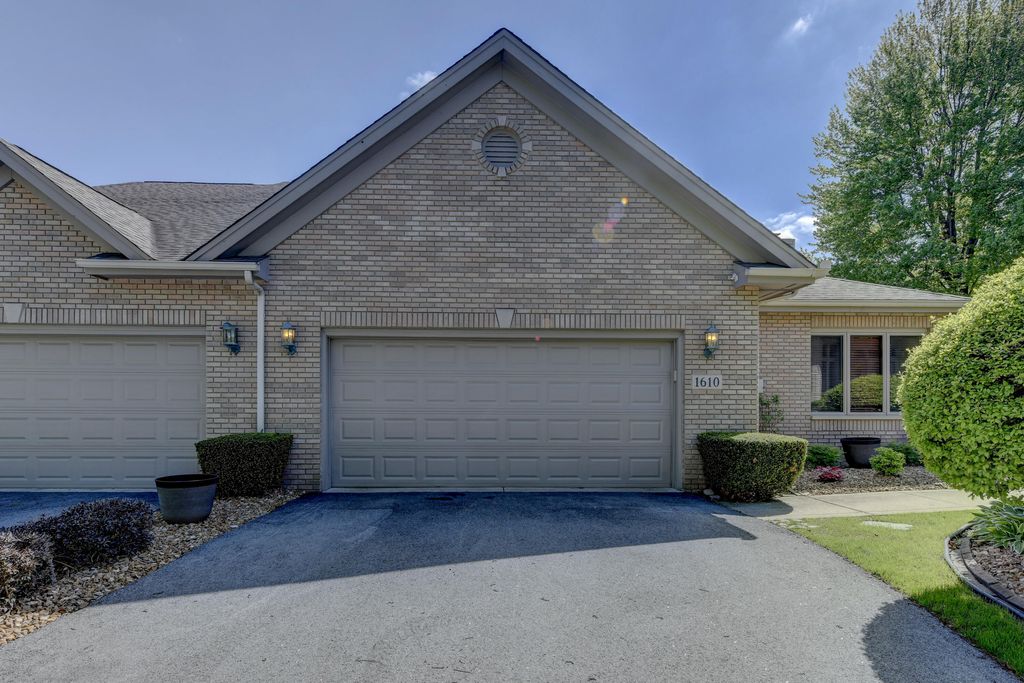 Photo of 1610 Mourning Dove Drive, Munster, IN 46321 (MLS # 838057)