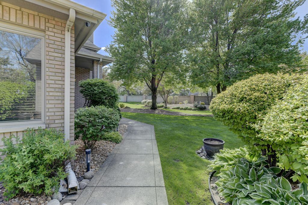 Photo of 1610 Mourning Dove Drive, Munster, IN 46321 (MLS # 838057)