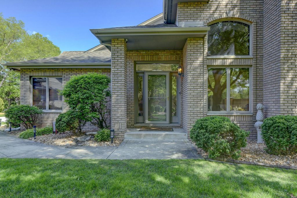 Photo of 1610 Mourning Dove Drive, Munster, IN 46321 (MLS # 838057)