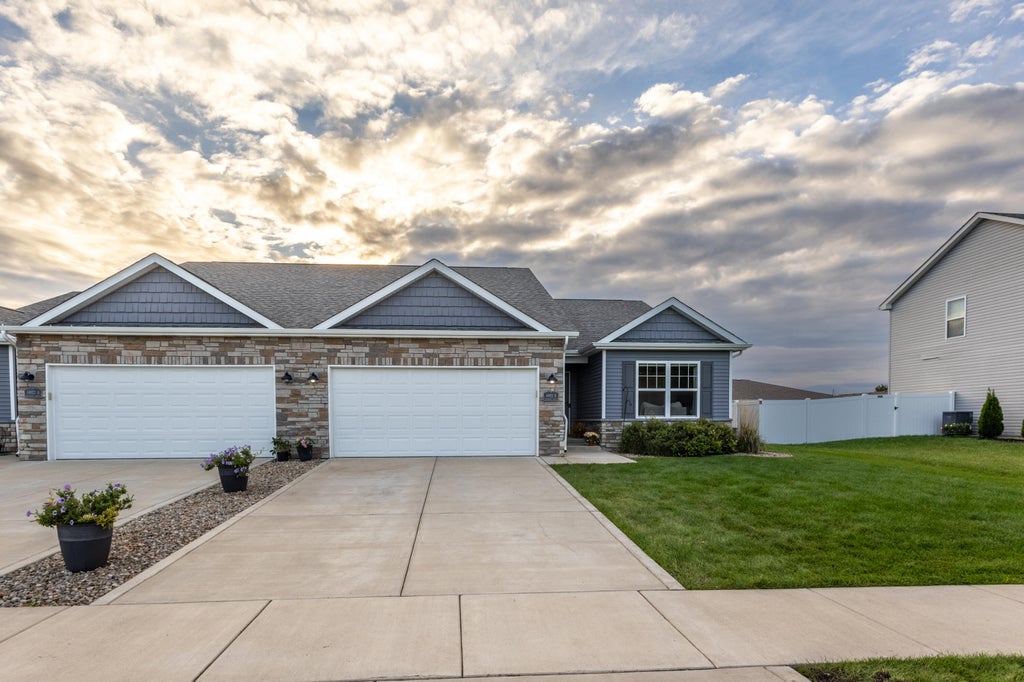 Photo of 14922 Drummond Street #B, Cedar Lake, IN 46303 (MLS # 845861)