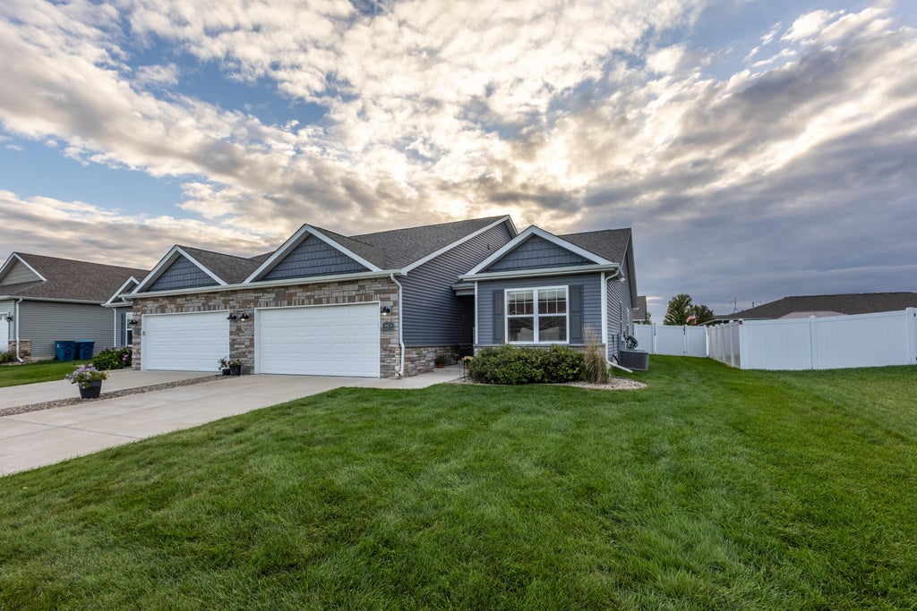 Photo of 14922 Drummond Street #B, Cedar Lake, IN 46303 (MLS # 845861)
