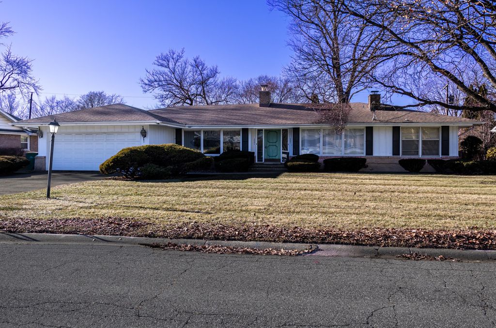 Photo of 6452 W Taft Street, Merrillville, IN 46410 (MLS # 833737)