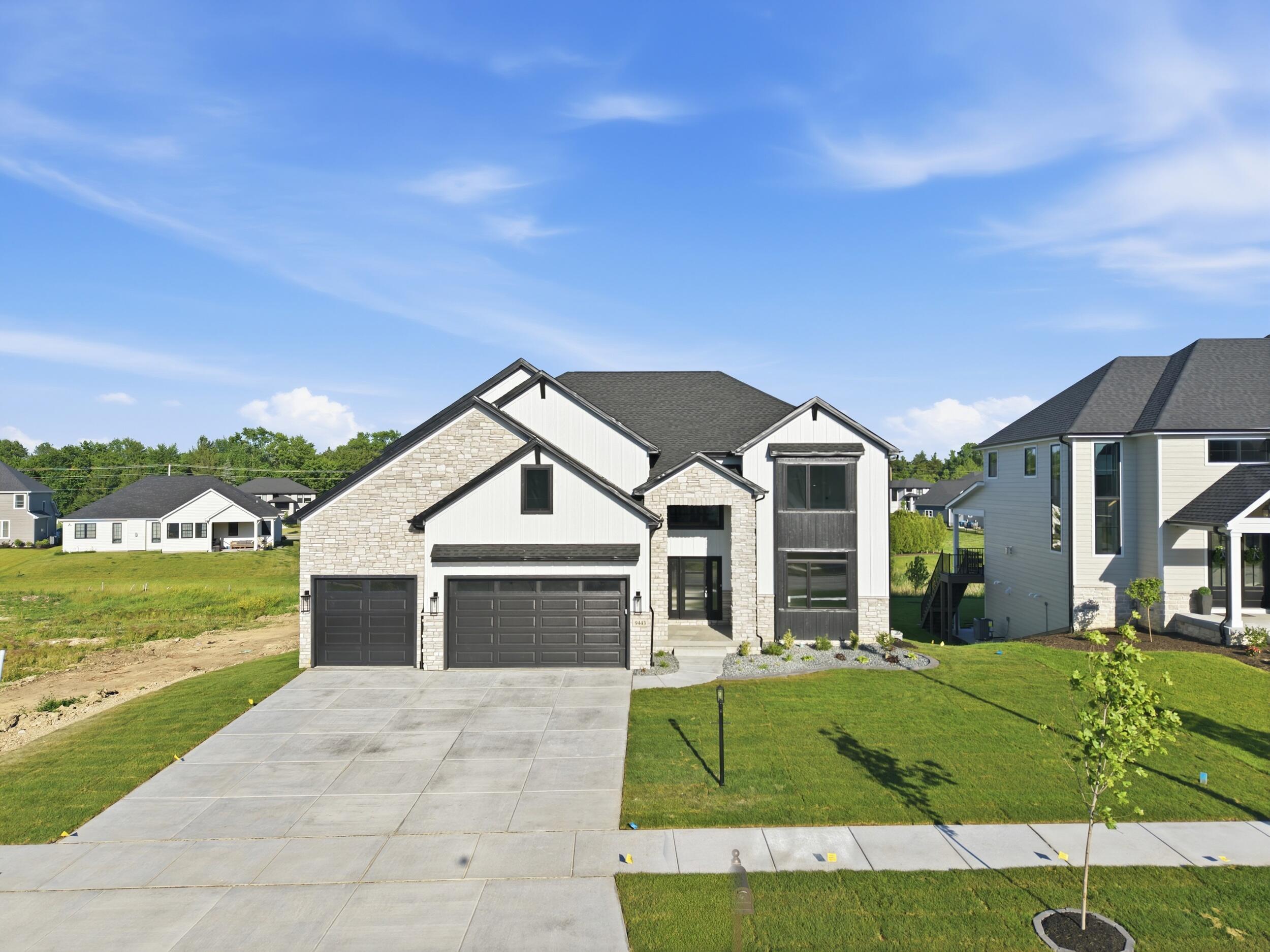 9443 Tall Grass Trail