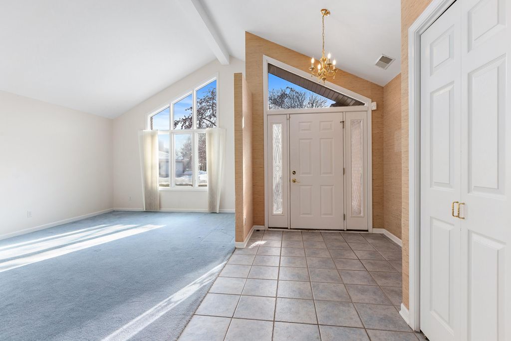 Photo of 1513 Glen Eagles Drive, Schererville, IN 46375 (MLS # 832458)