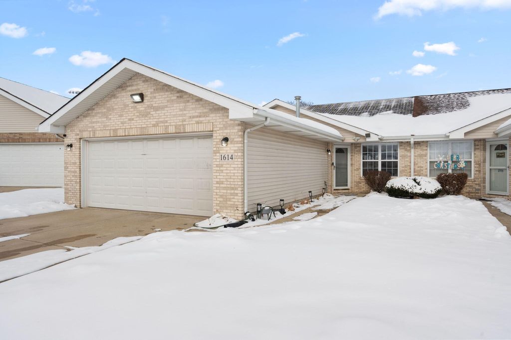 Photo of 1614 Golden Oak Drive, Crown Point, IN 46307 (MLS # 831545)
