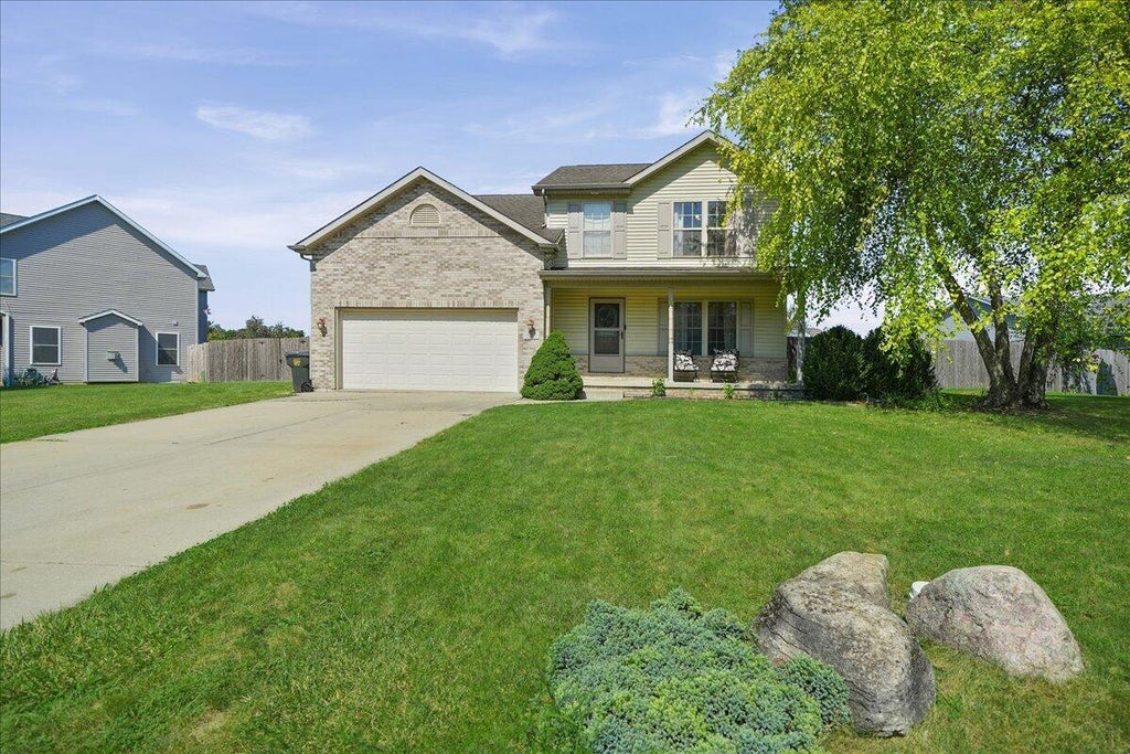 Photo of 328 Pepper Creek Drive, Valparaiso, IN 46385 (MLS # 844466)