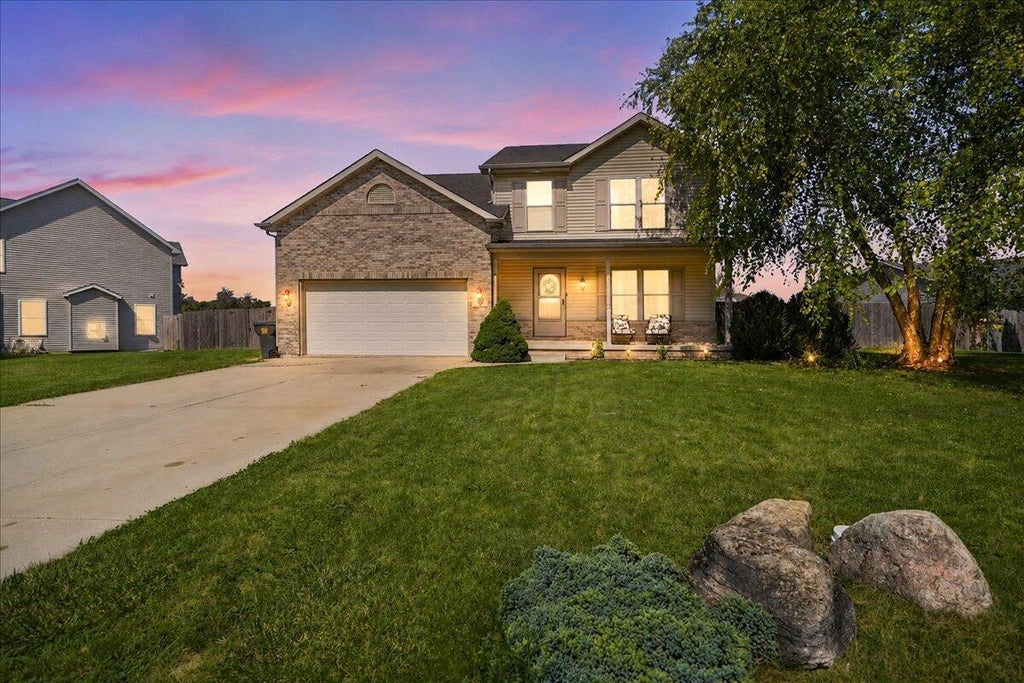 Photo of 328 Pepper Creek Drive, Valparaiso, IN 46385 (MLS # 844466)