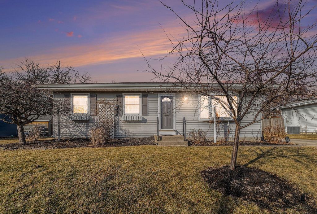 Photo of 601 Aspen Street, Hebron, IN 46341 (MLS # 834386)