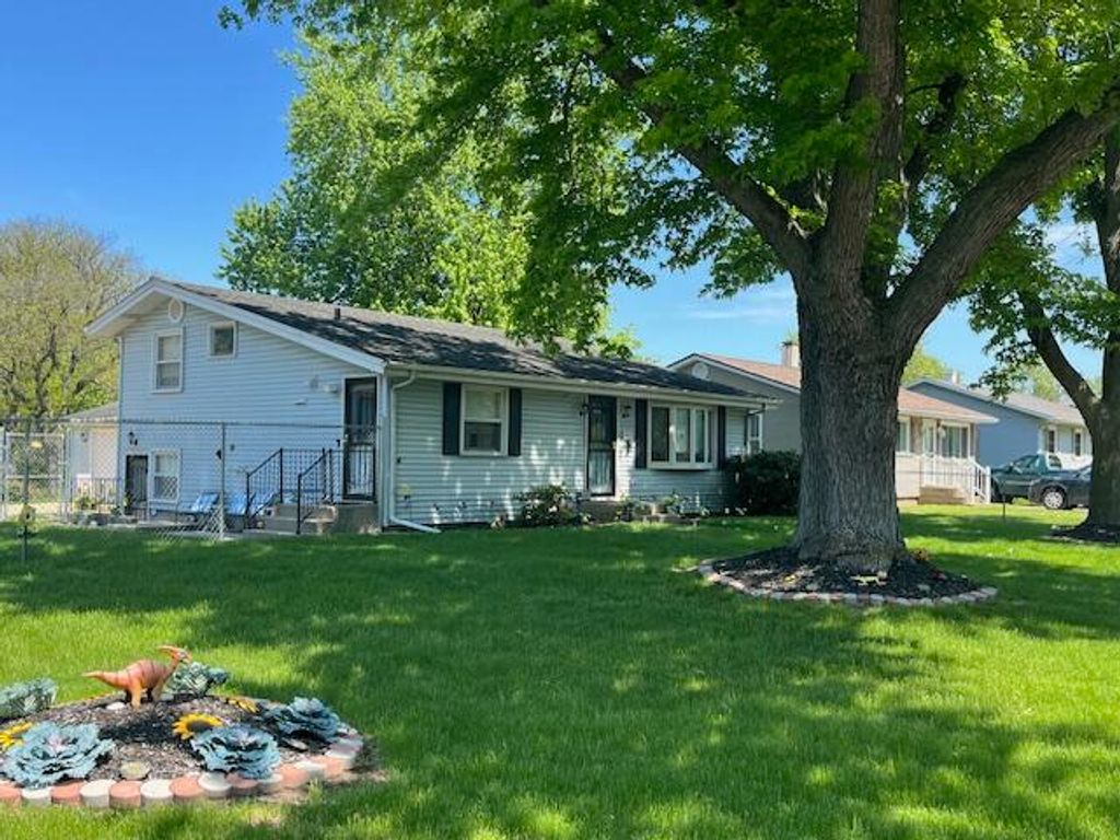 Photo of 1417 Earl Road, Michigan City, IN 46360 (MLS # 838802)