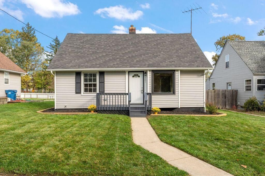 Photo of 301 W Bates Street, Hebron, IN 46341 (MLS # 835696)