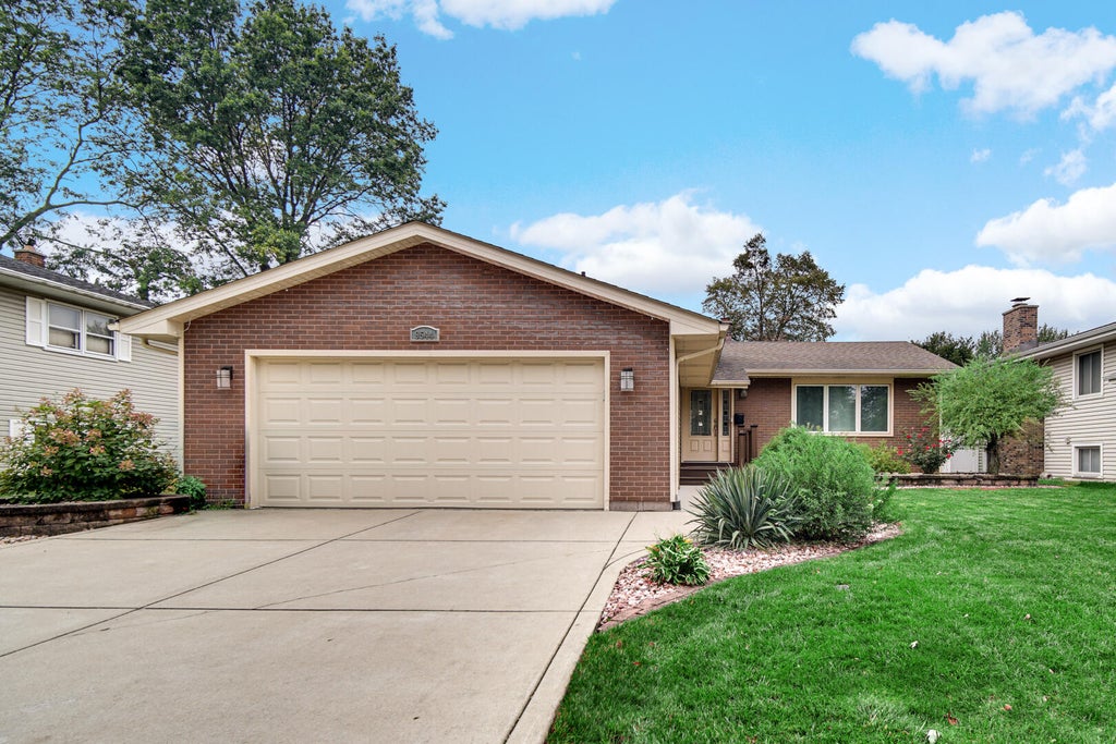 Photo of 9544 Hawthorne Drive, Munster, IN 46321 (MLS # 845576)
