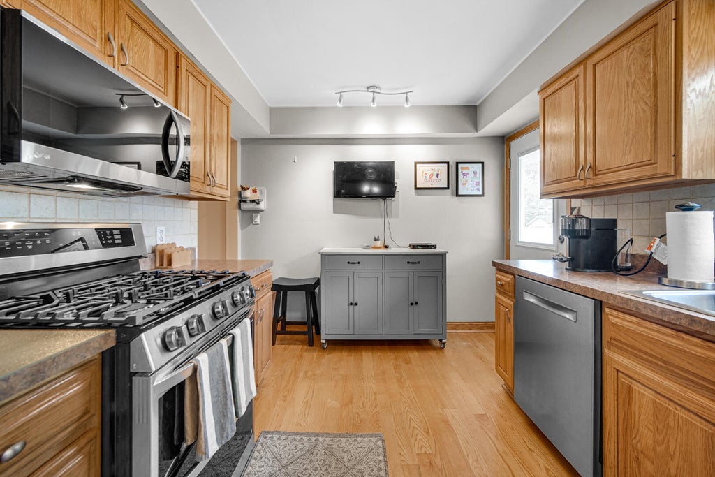 Photo of 9544 Hawthorne Drive, Munster, IN 46321 (MLS # 845576)
