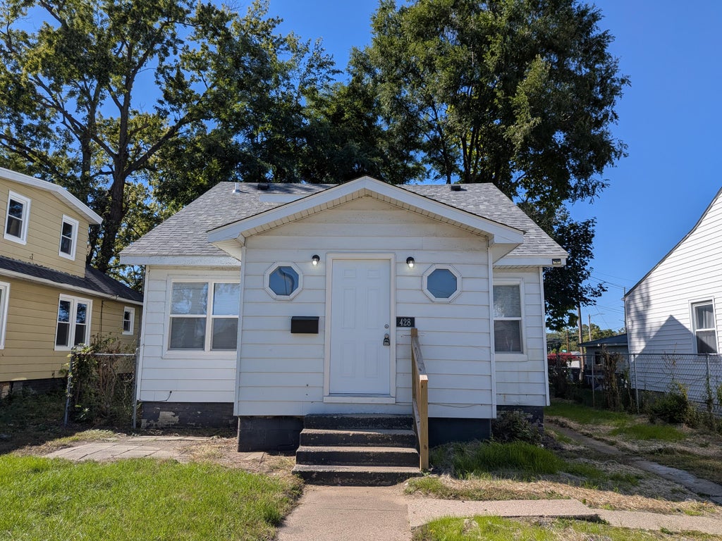 Photo of 428 N Carroll Avenue, Michigan City, IN 46360 (MLS # 846827)
