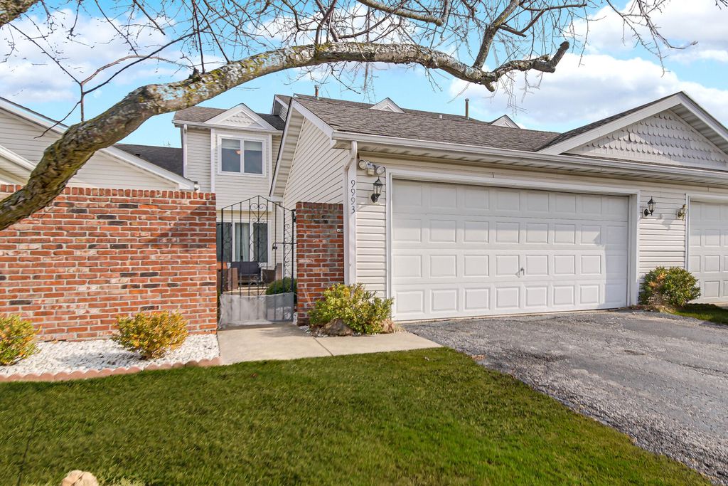 Photo of 9993 Hunters Run, Saint John, IN 46373 (MLS # 835236)