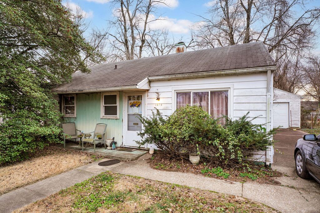 Photo of 1379 Pollack Avenue, Evansville, IN 47714 (MLS # 833344)