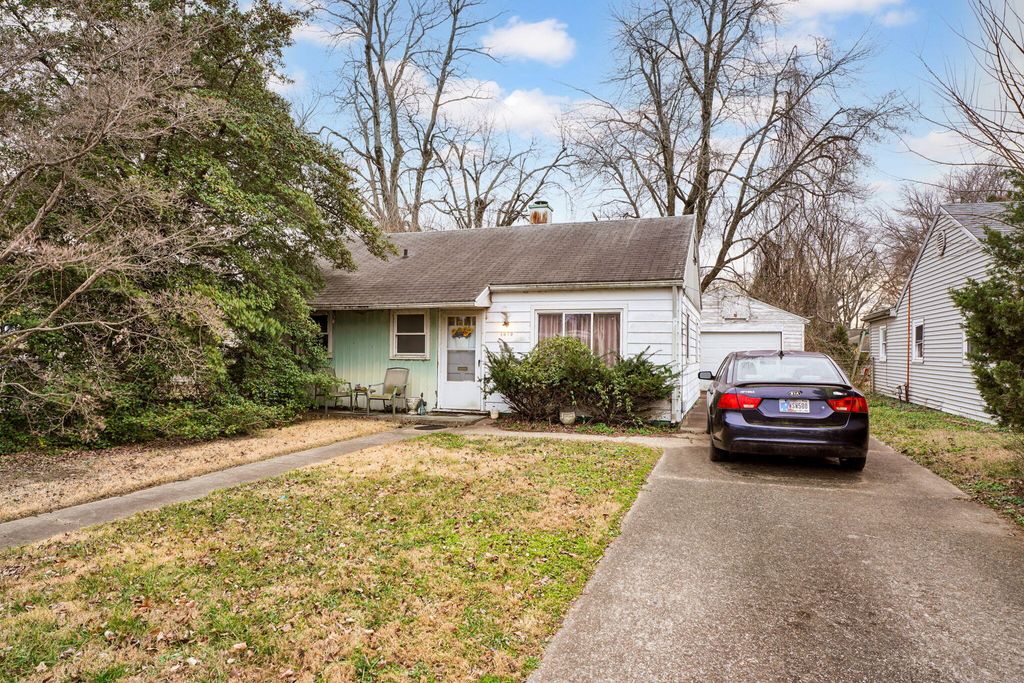 Photo of 1379 Pollack Avenue, Evansville, IN 47714 (MLS # 833344)