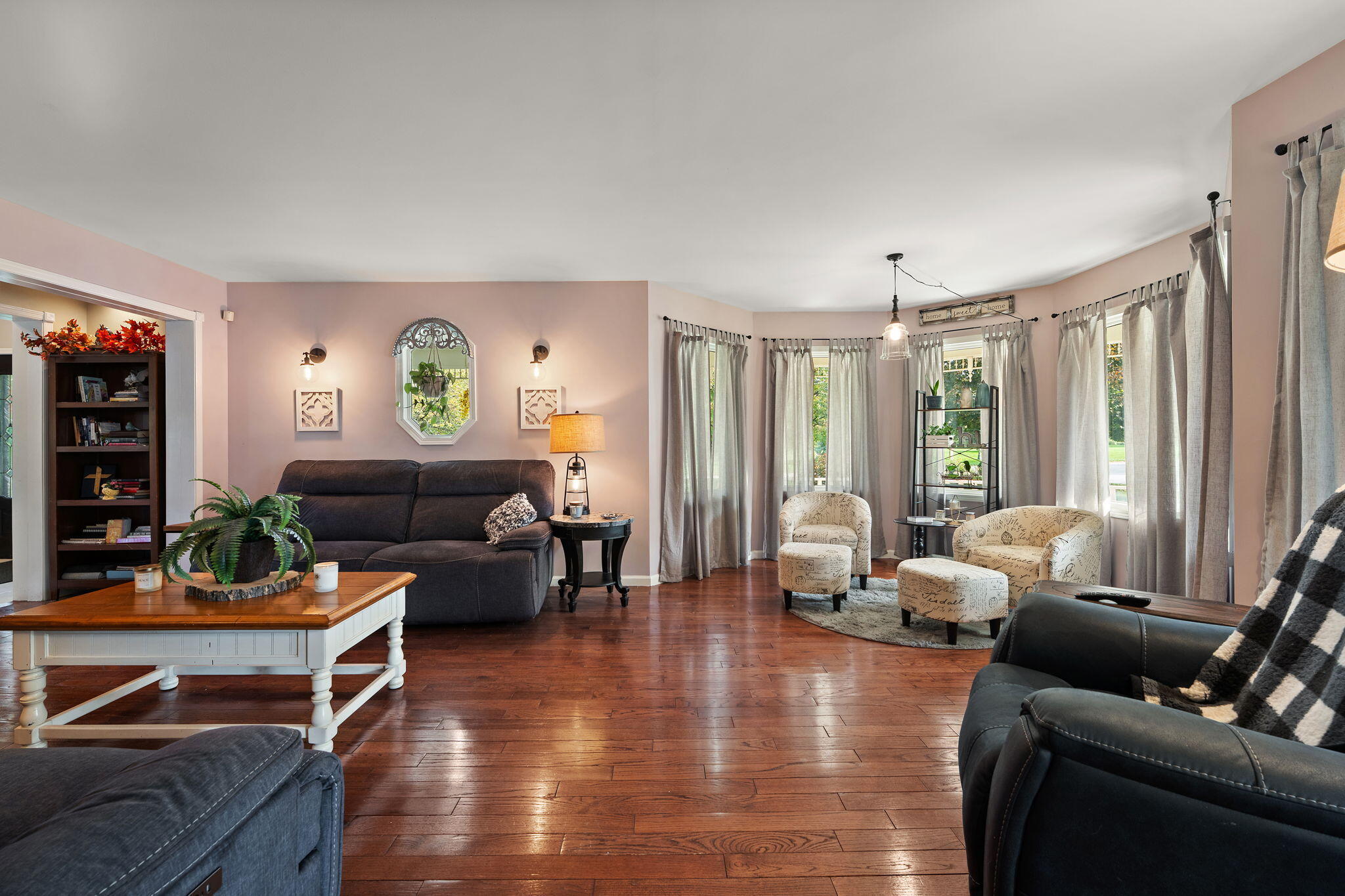 Valparaiso, Indiana 46385, United States, 5 Bedrooms Bedrooms, ,5 BathroomsBathrooms,Residential,Active,231073