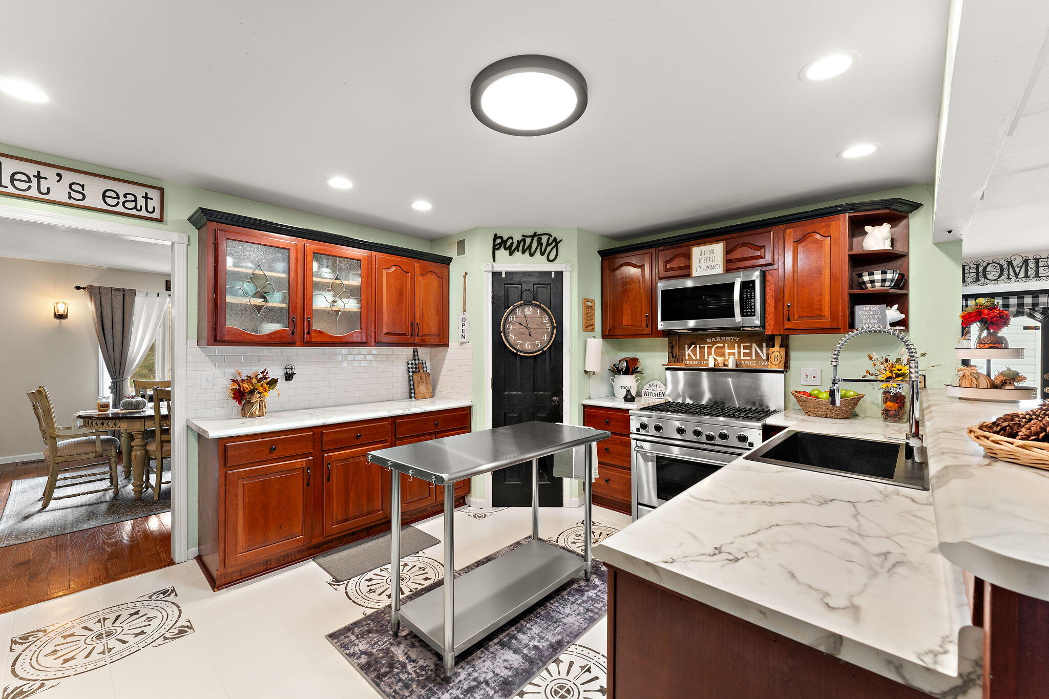 Valparaiso, Indiana 46385, United States, 5 Bedrooms Bedrooms, ,5 BathroomsBathrooms,Residential,Active,231073