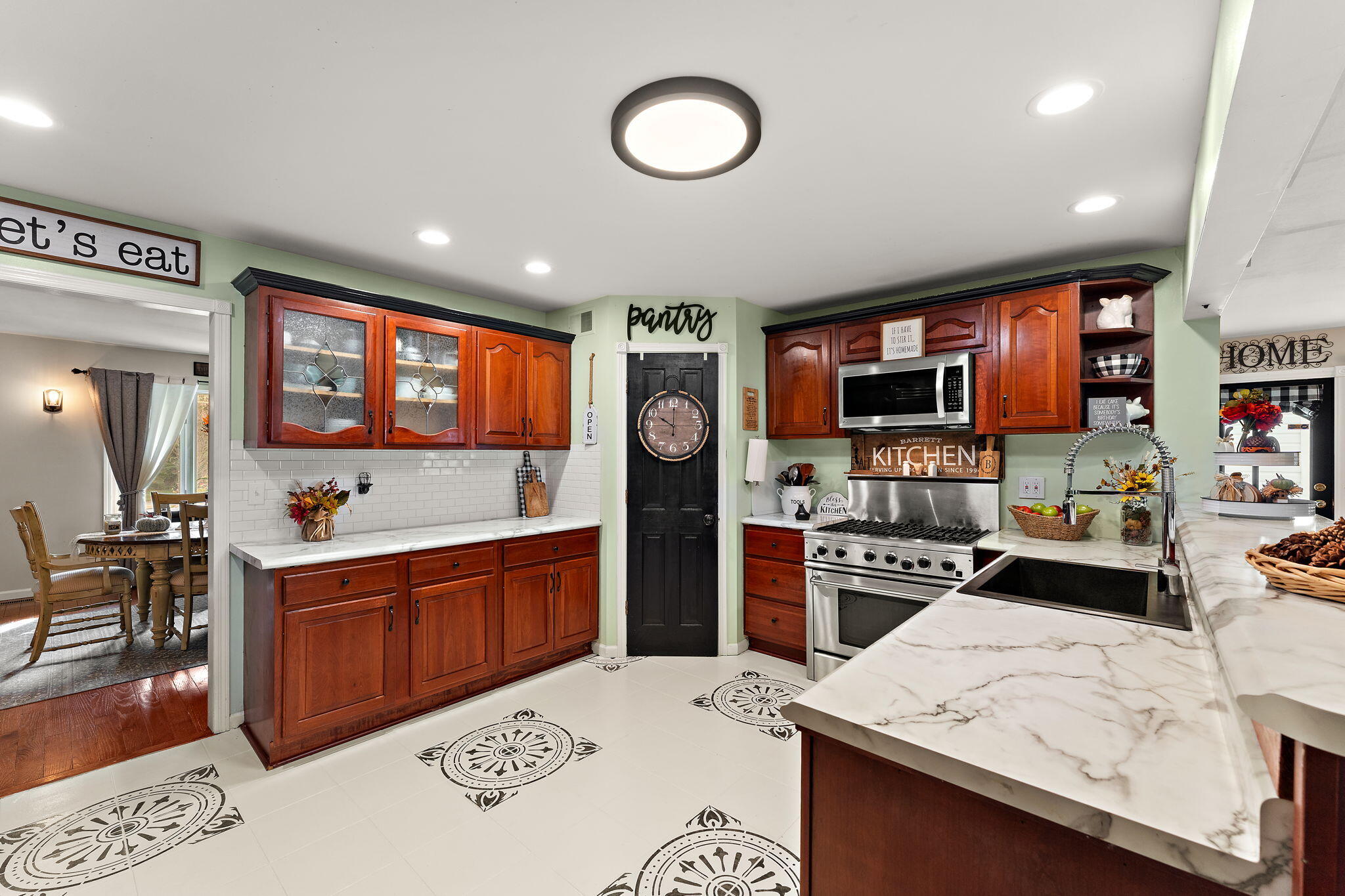 Valparaiso, Indiana 46385, United States, 5 Bedrooms Bedrooms, ,5 BathroomsBathrooms,Residential,Active,231073