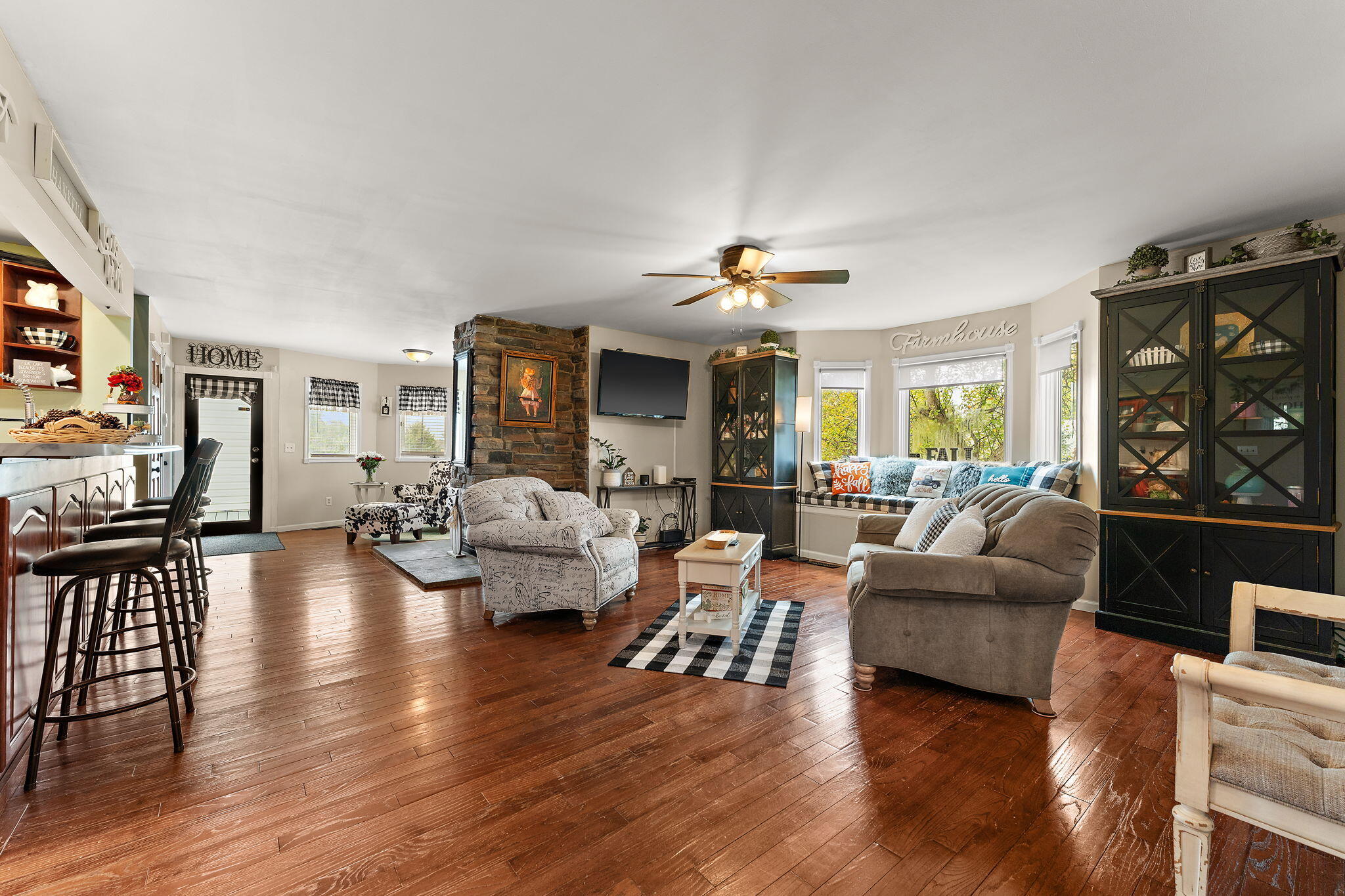 Valparaiso, Indiana 46385, United States, 5 Bedrooms Bedrooms, ,5 BathroomsBathrooms,Residential,Active,231073