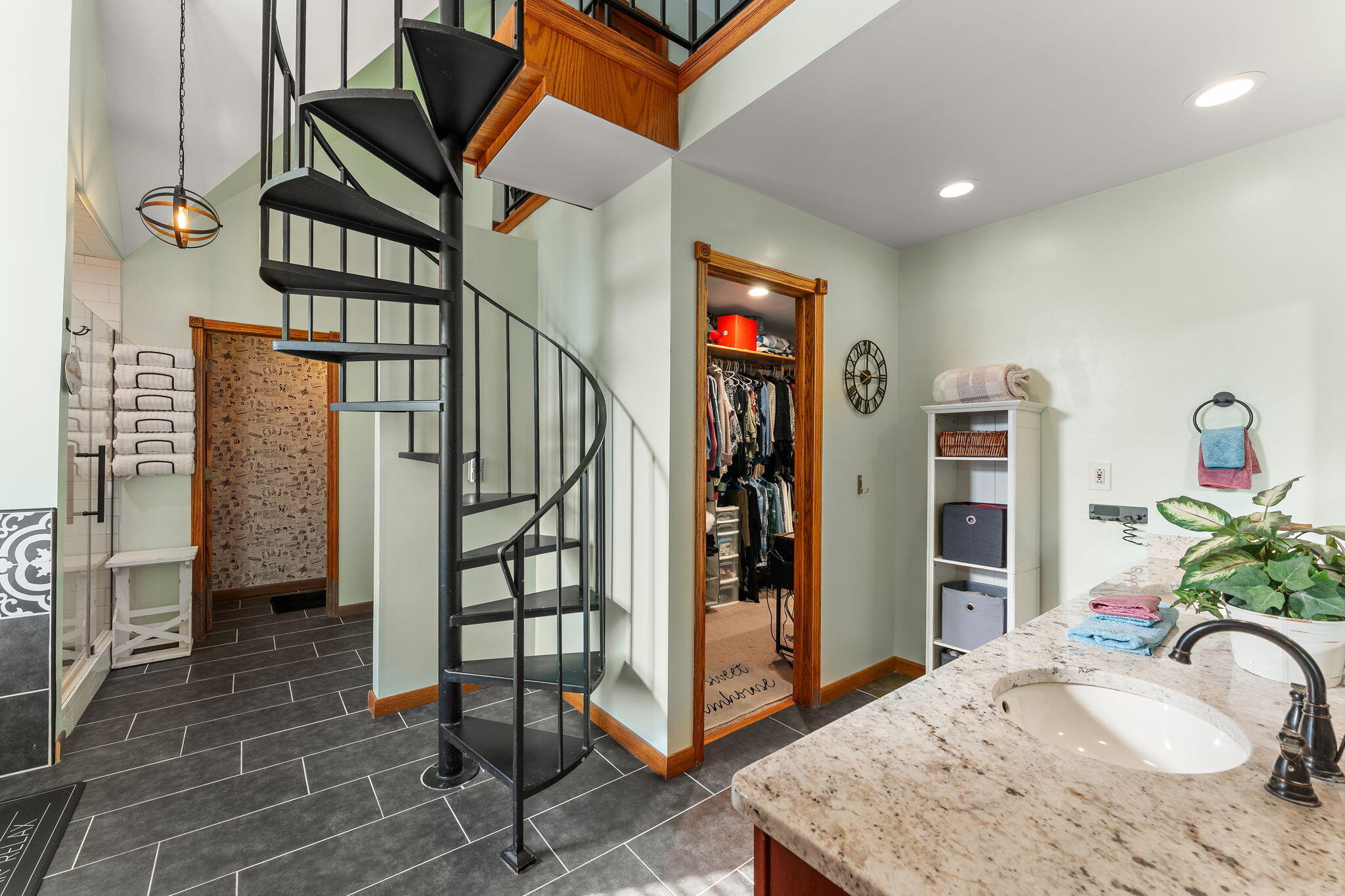 Valparaiso, Indiana 46385, United States, 5 Bedrooms Bedrooms, ,5 BathroomsBathrooms,Residential,Active,231073