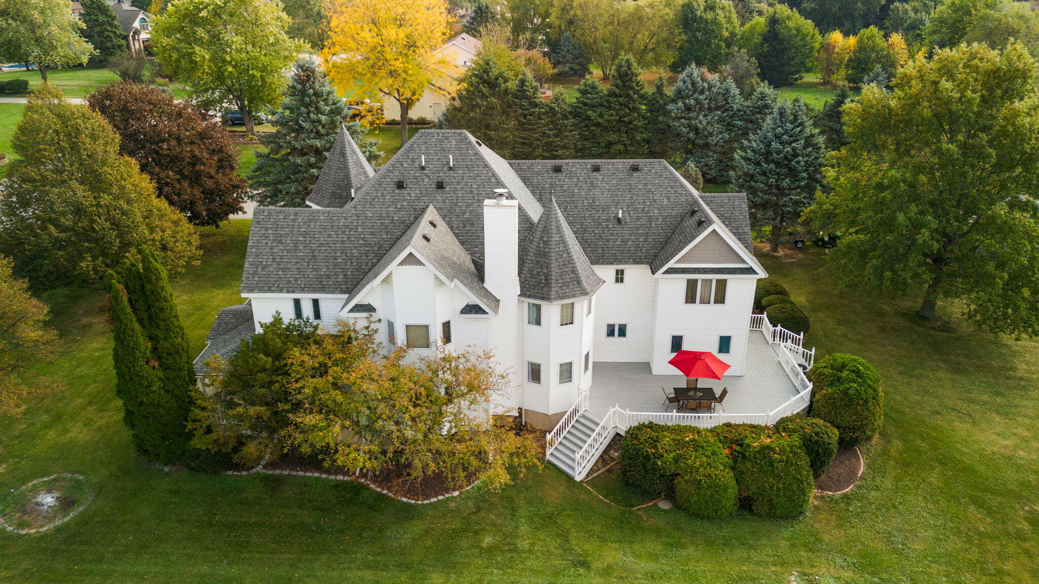 Valparaiso, Indiana 46385, United States, 5 Bedrooms Bedrooms, ,5 BathroomsBathrooms,Residential,Active,231073