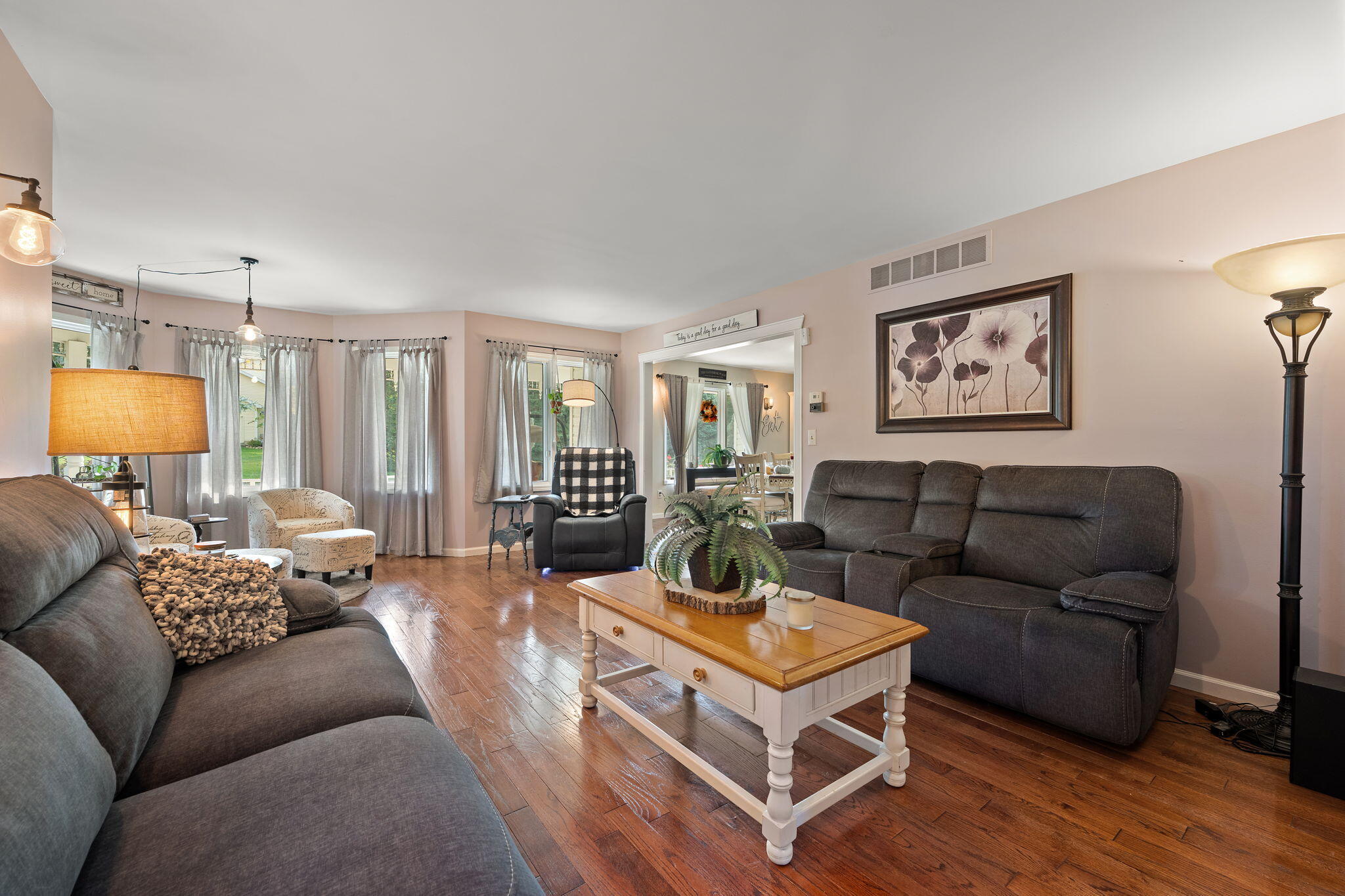 Valparaiso, Indiana 46385, United States, 5 Bedrooms Bedrooms, ,5 BathroomsBathrooms,Residential,Active,231073