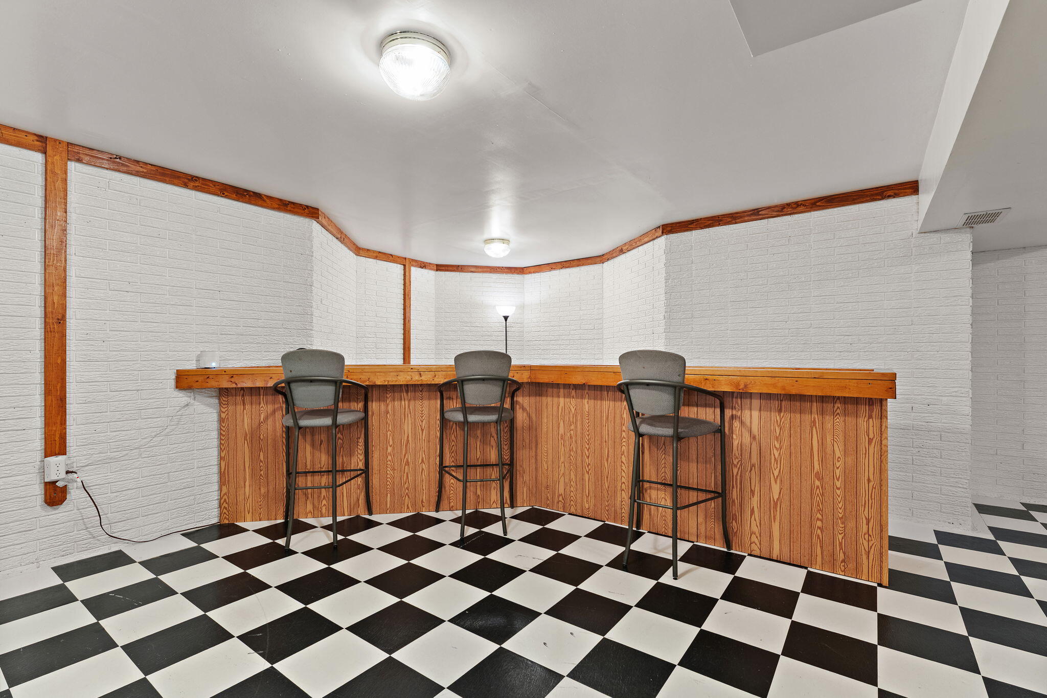 Valparaiso, Indiana 46385, United States, 5 Bedrooms Bedrooms, ,5 BathroomsBathrooms,Residential,Active,231073