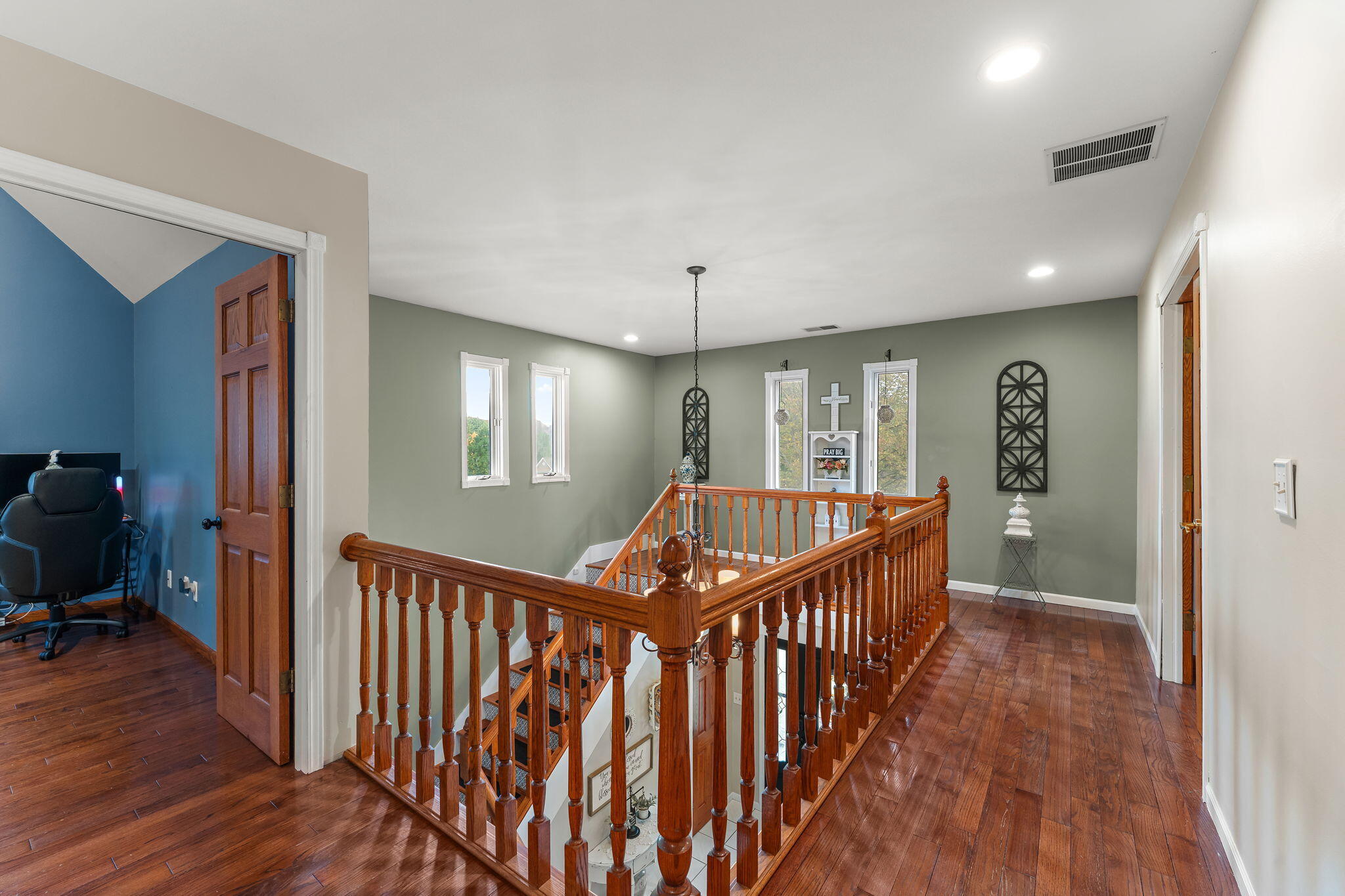 Valparaiso, Indiana 46385, United States, 5 Bedrooms Bedrooms, ,5 BathroomsBathrooms,Residential,Active,231073