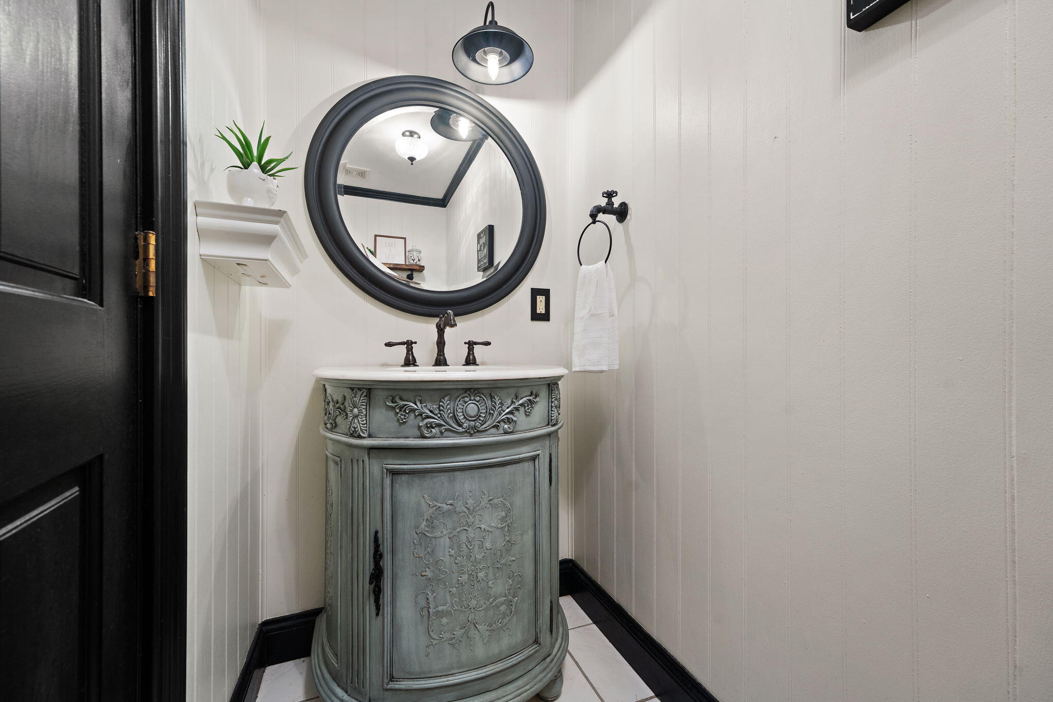 Valparaiso, Indiana 46385, United States, 5 Bedrooms Bedrooms, ,5 BathroomsBathrooms,Residential,Active,231073