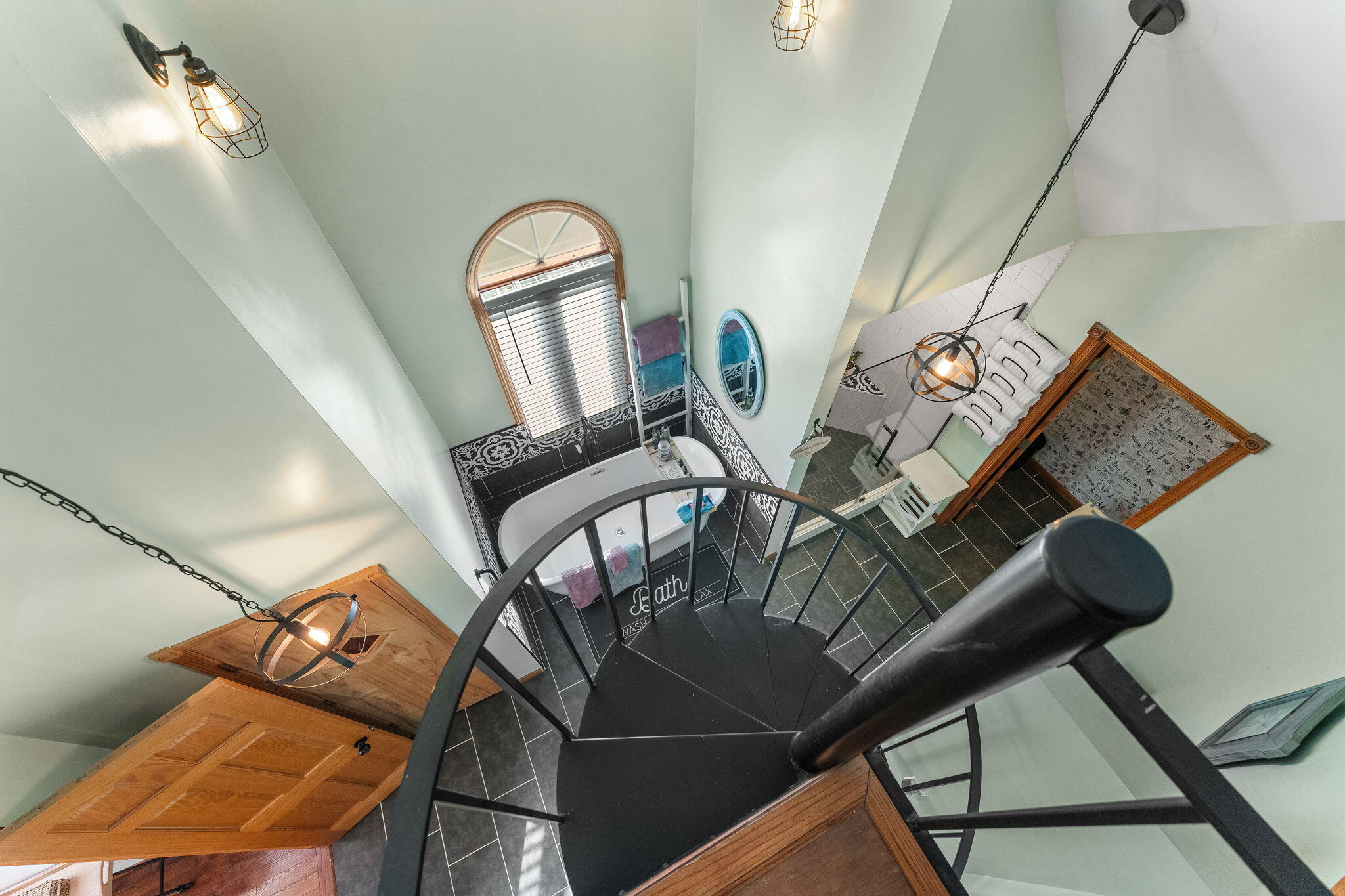 Valparaiso, Indiana 46385, United States, 5 Bedrooms Bedrooms, ,5 BathroomsBathrooms,Residential,Active,231073