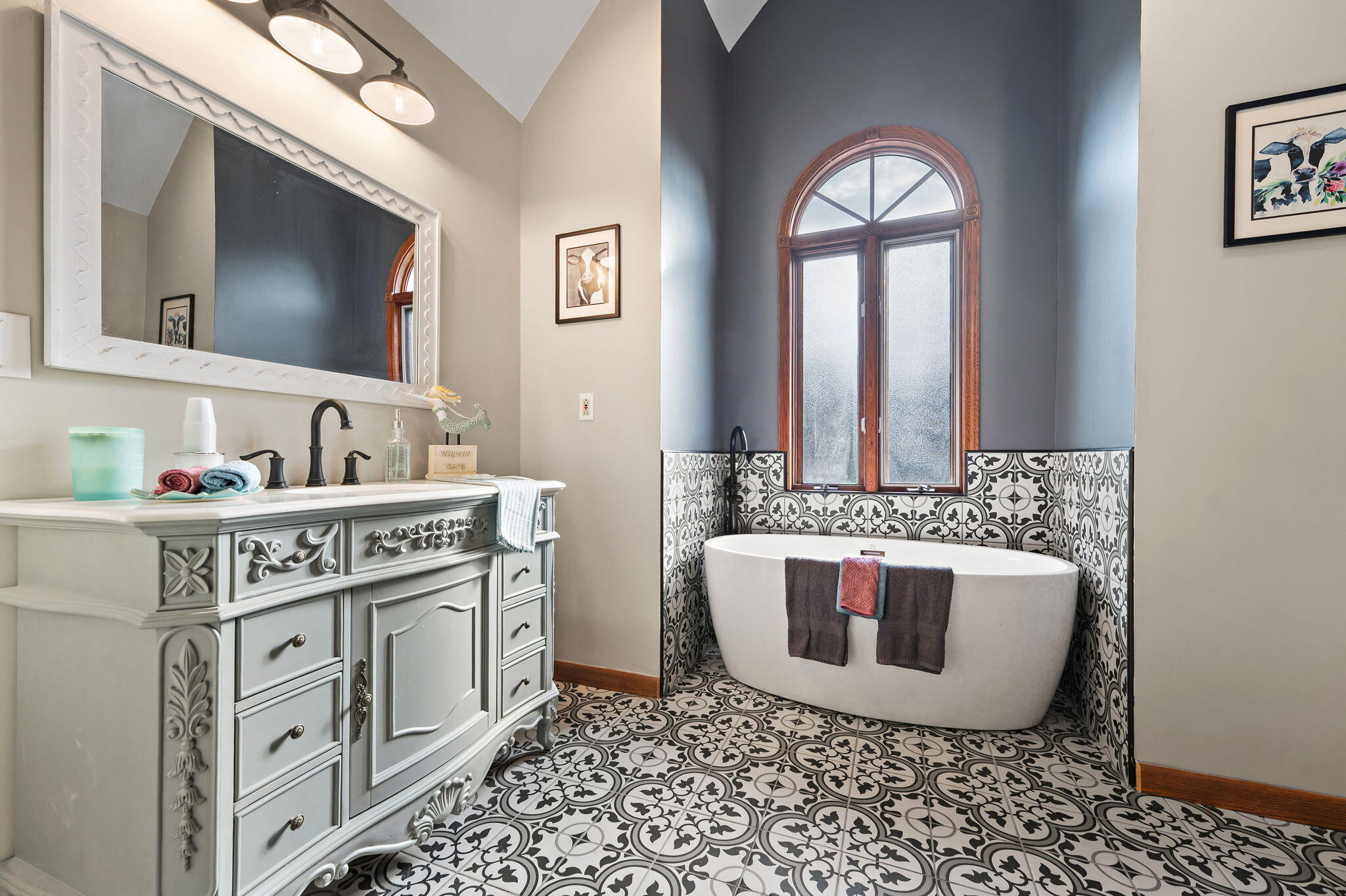 Valparaiso, Indiana 46385, United States, 5 Bedrooms Bedrooms, ,5 BathroomsBathrooms,Residential,Active,231073