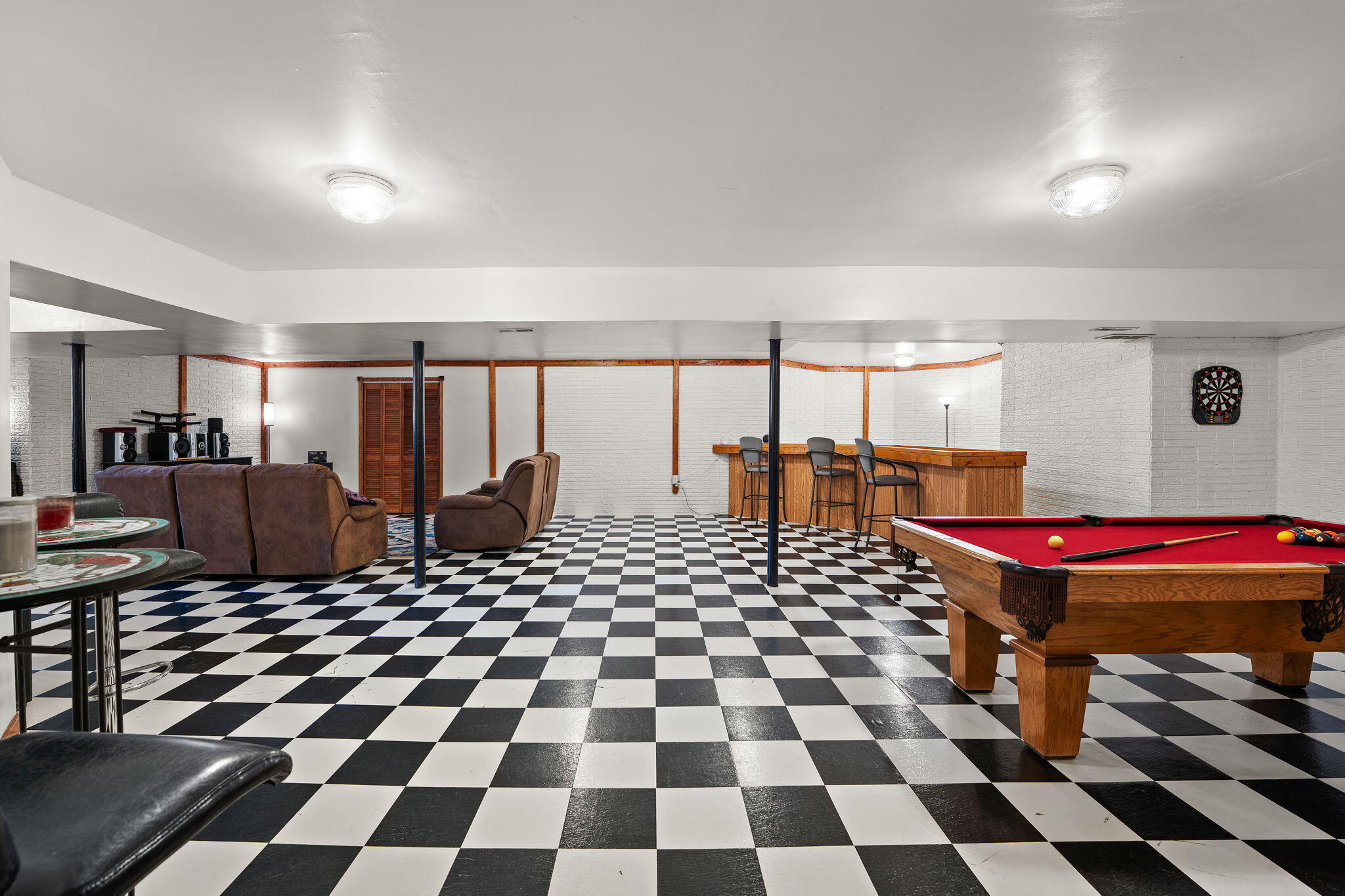 Valparaiso, Indiana 46385, United States, 5 Bedrooms Bedrooms, ,5 BathroomsBathrooms,Residential,Active,231073