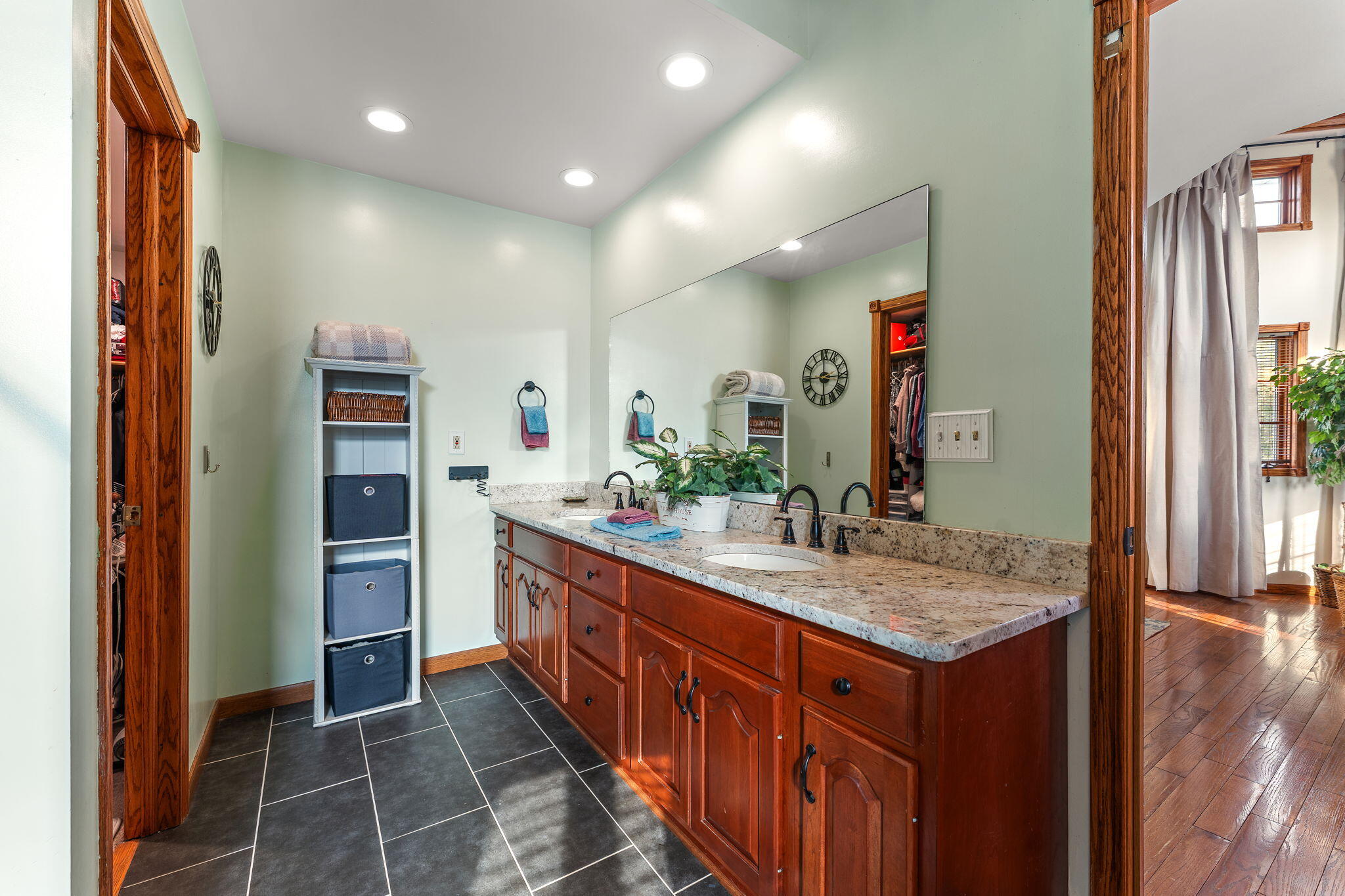 Valparaiso, Indiana 46385, United States, 5 Bedrooms Bedrooms, ,5 BathroomsBathrooms,Residential,Active,231073