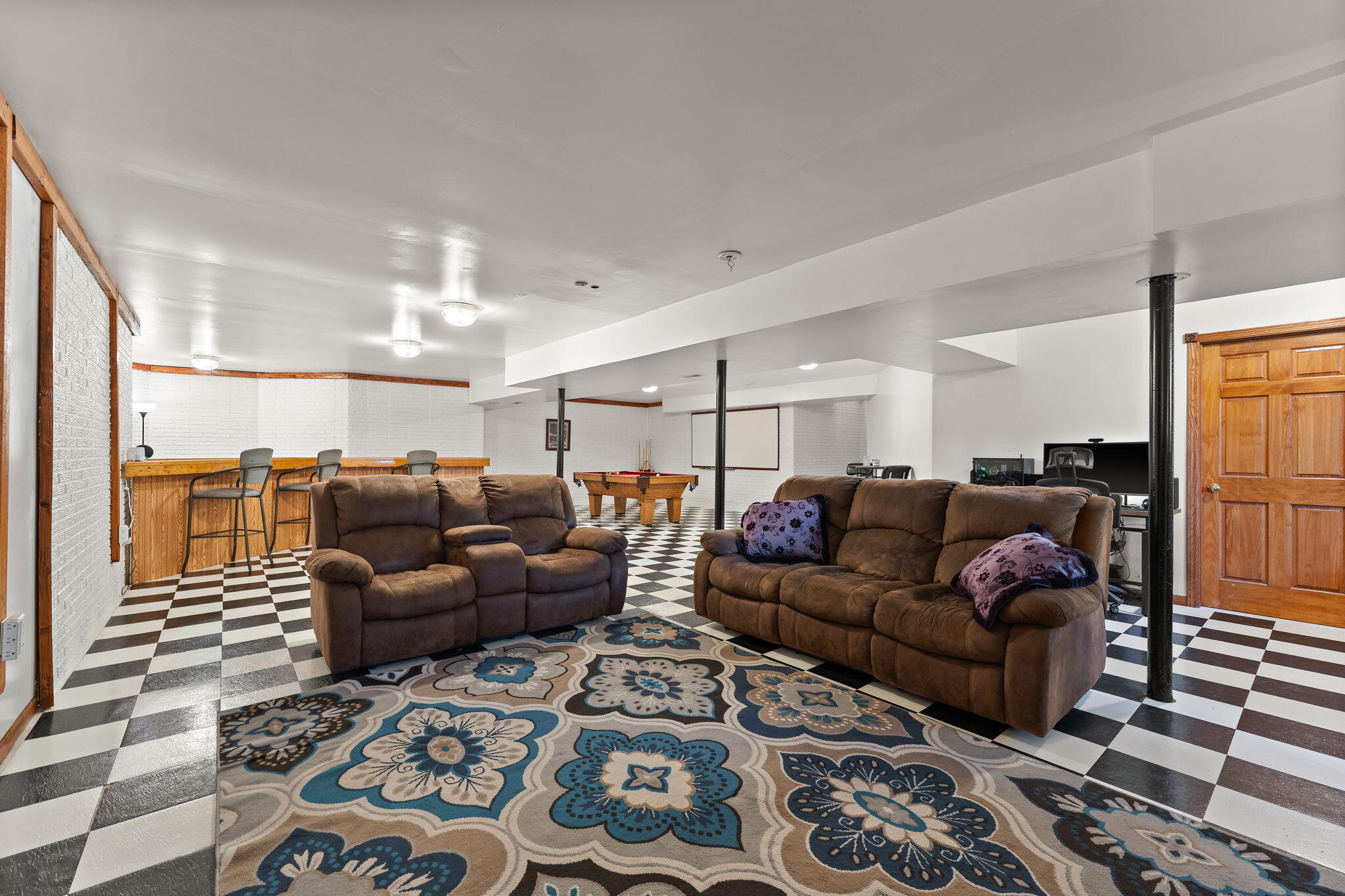 Valparaiso, Indiana 46385, United States, 5 Bedrooms Bedrooms, ,5 BathroomsBathrooms,Residential,Active,231073