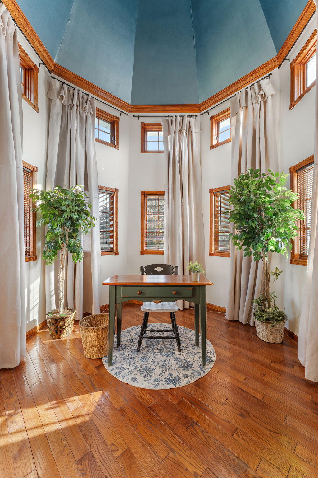 Valparaiso, Indiana 46385, United States, 5 Bedrooms Bedrooms, ,5 BathroomsBathrooms,Residential,Active,231073