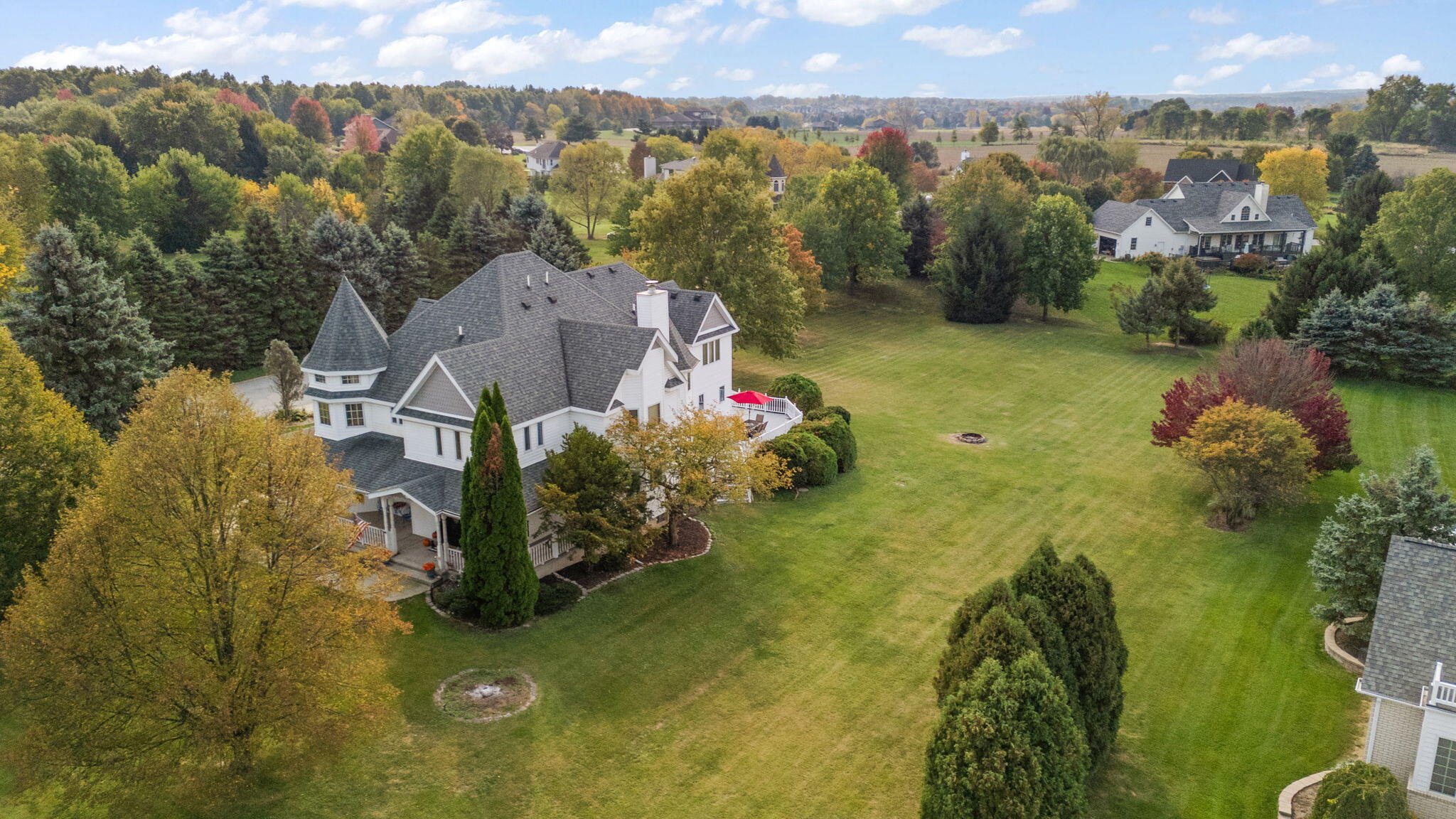 Valparaiso, Indiana 46385, United States, 5 Bedrooms Bedrooms, ,5 BathroomsBathrooms,Residential,Active,231073