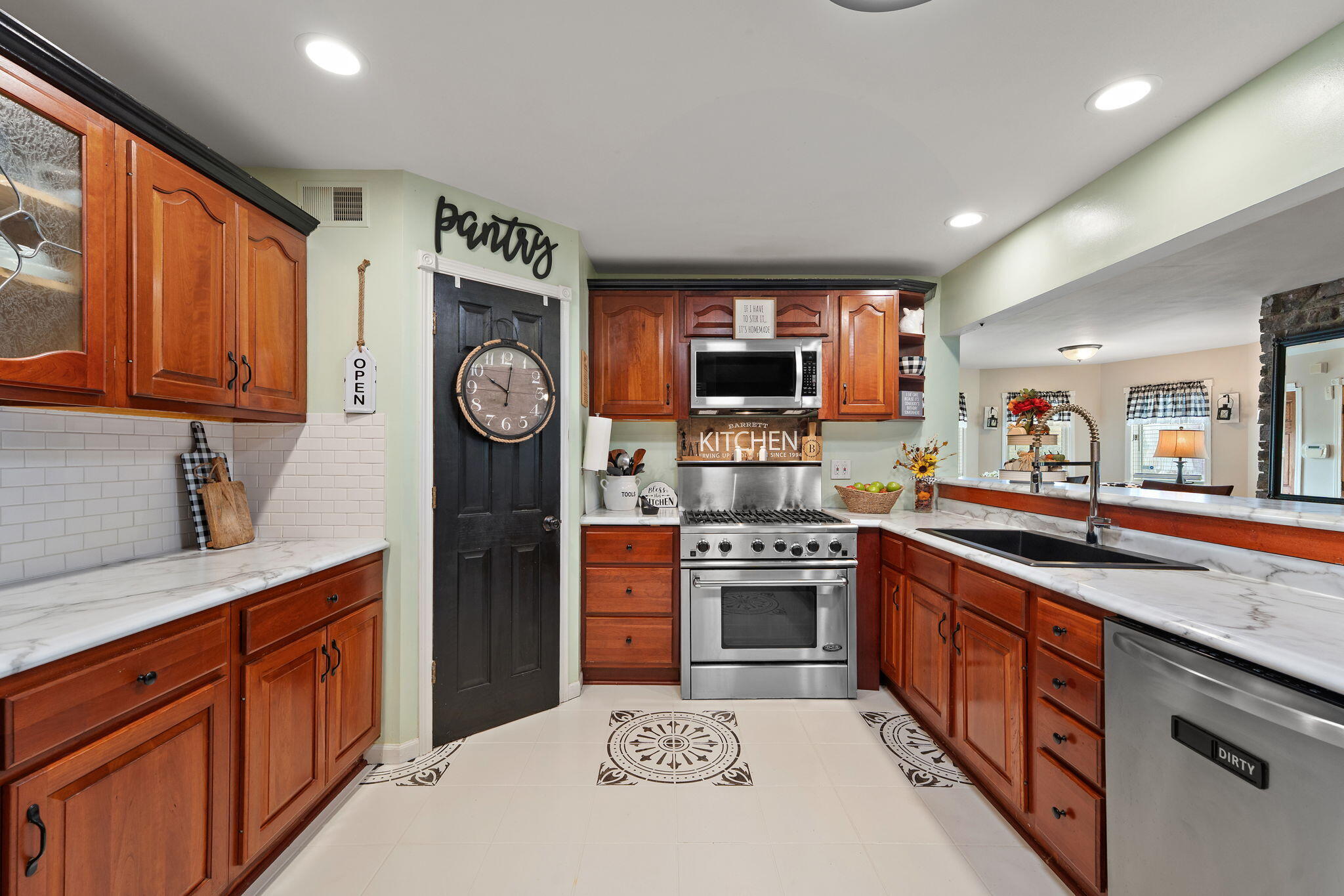 Valparaiso, Indiana 46385, United States, 5 Bedrooms Bedrooms, ,5 BathroomsBathrooms,Residential,Active,231073