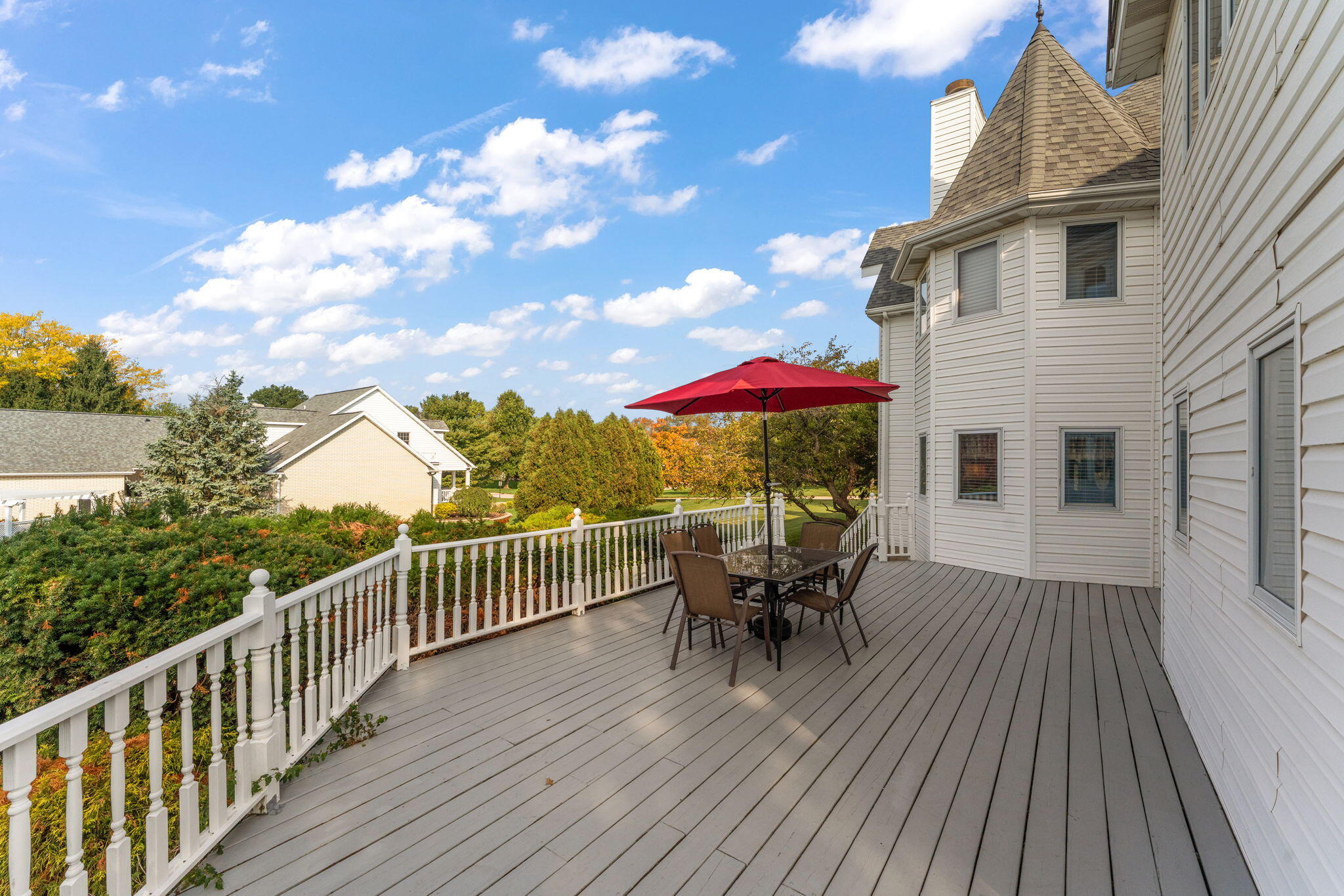 Valparaiso, Indiana 46385, United States, 5 Bedrooms Bedrooms, ,5 BathroomsBathrooms,Residential,Active,231073