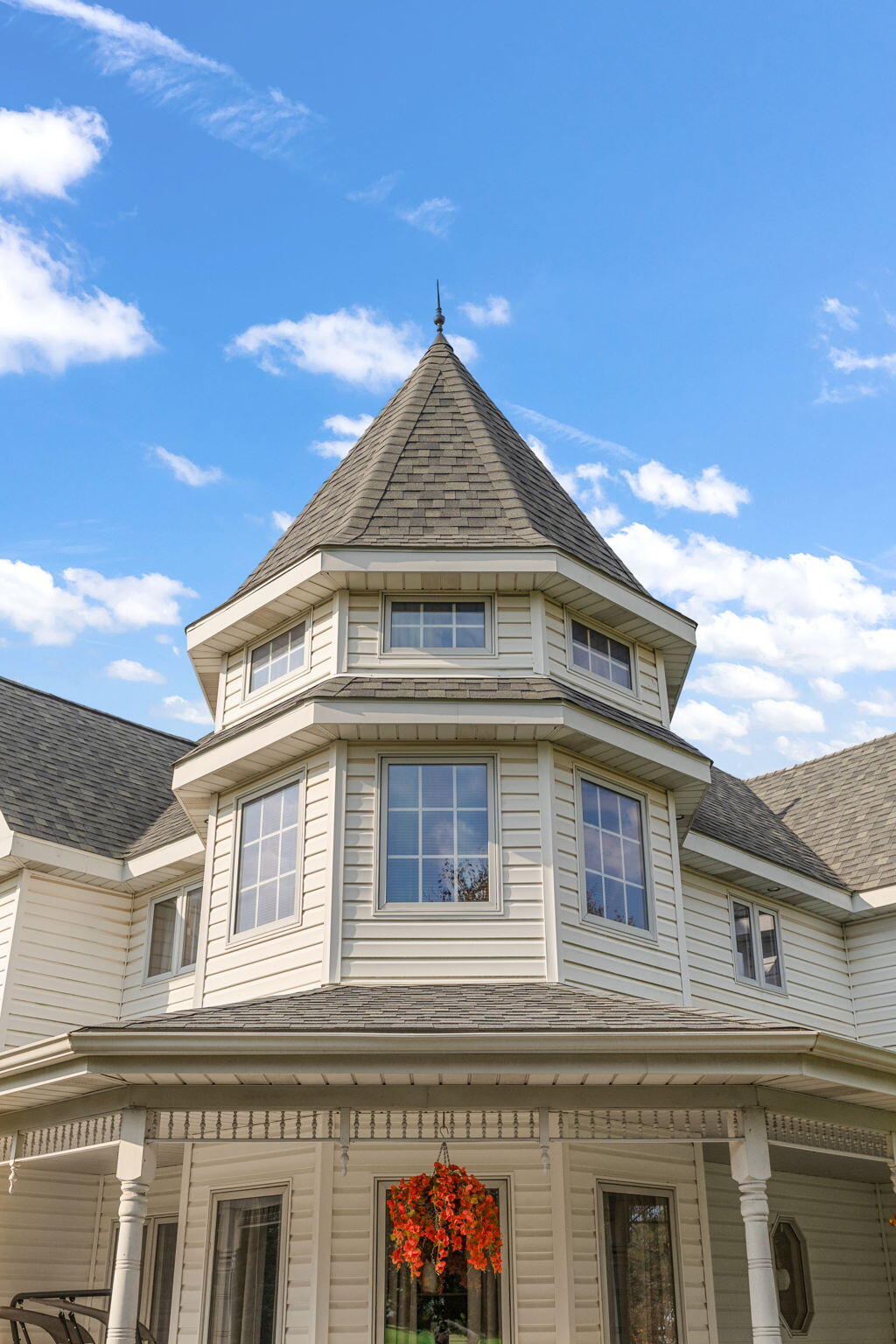 Valparaiso, Indiana 46385, United States, 5 Bedrooms Bedrooms, ,5 BathroomsBathrooms,Residential,Active,231073