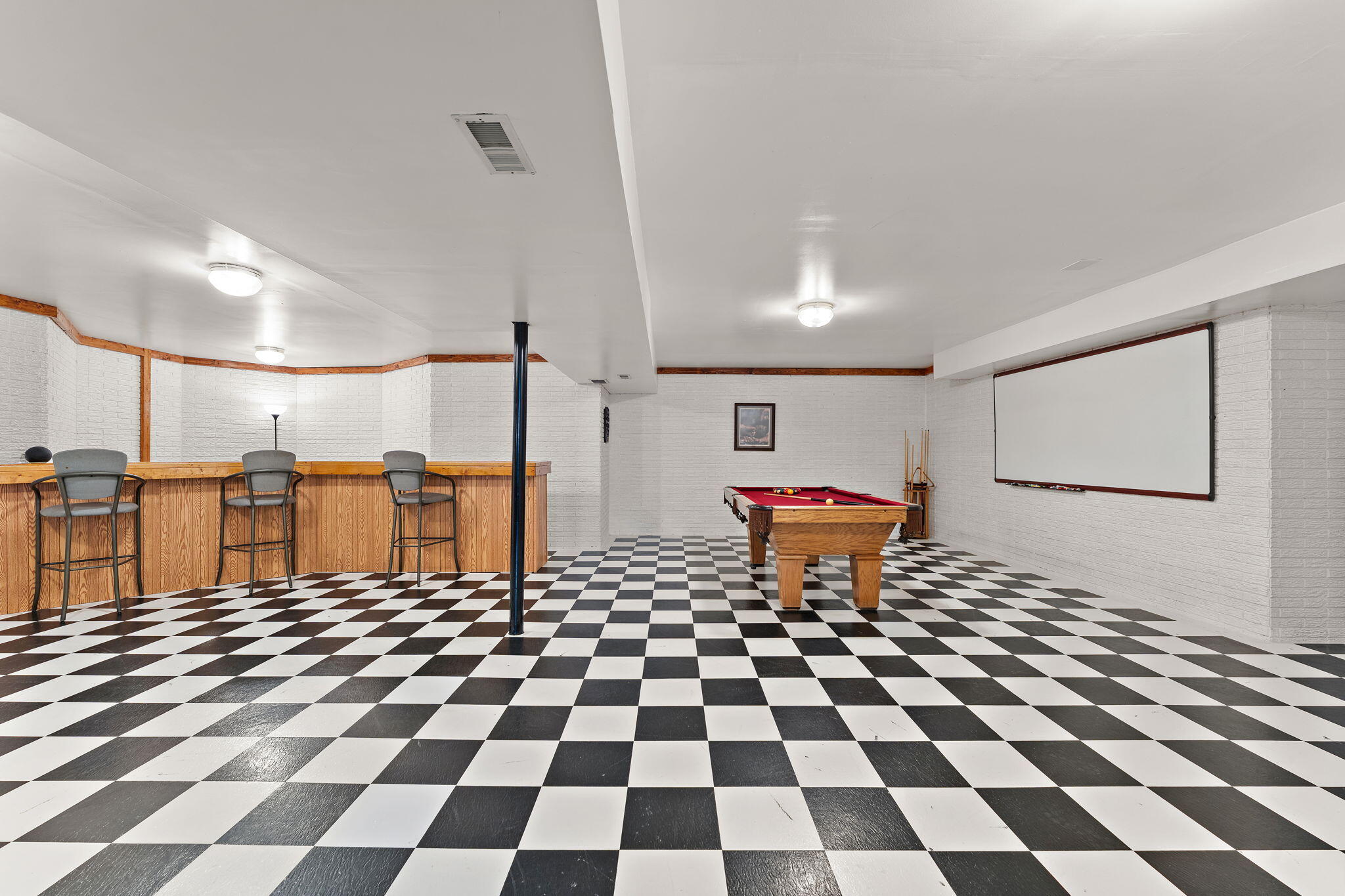 Valparaiso, Indiana 46385, United States, 5 Bedrooms Bedrooms, ,5 BathroomsBathrooms,Residential,Active,231073