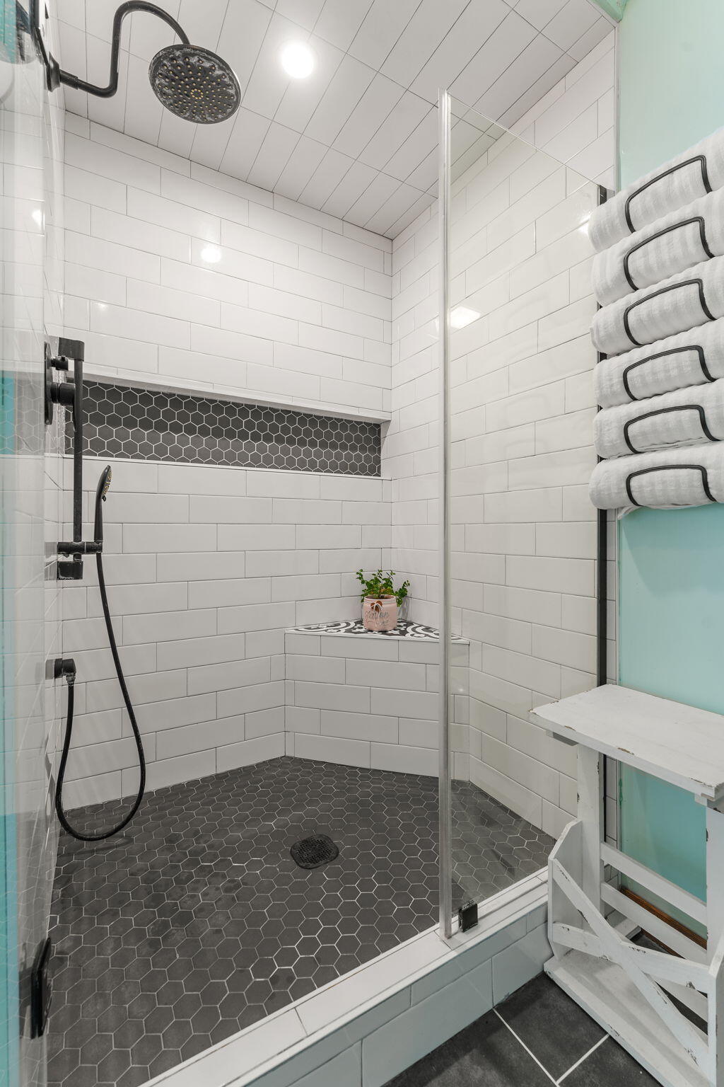 Valparaiso, Indiana 46385, United States, 5 Bedrooms Bedrooms, ,5 BathroomsBathrooms,Residential,Active,231073