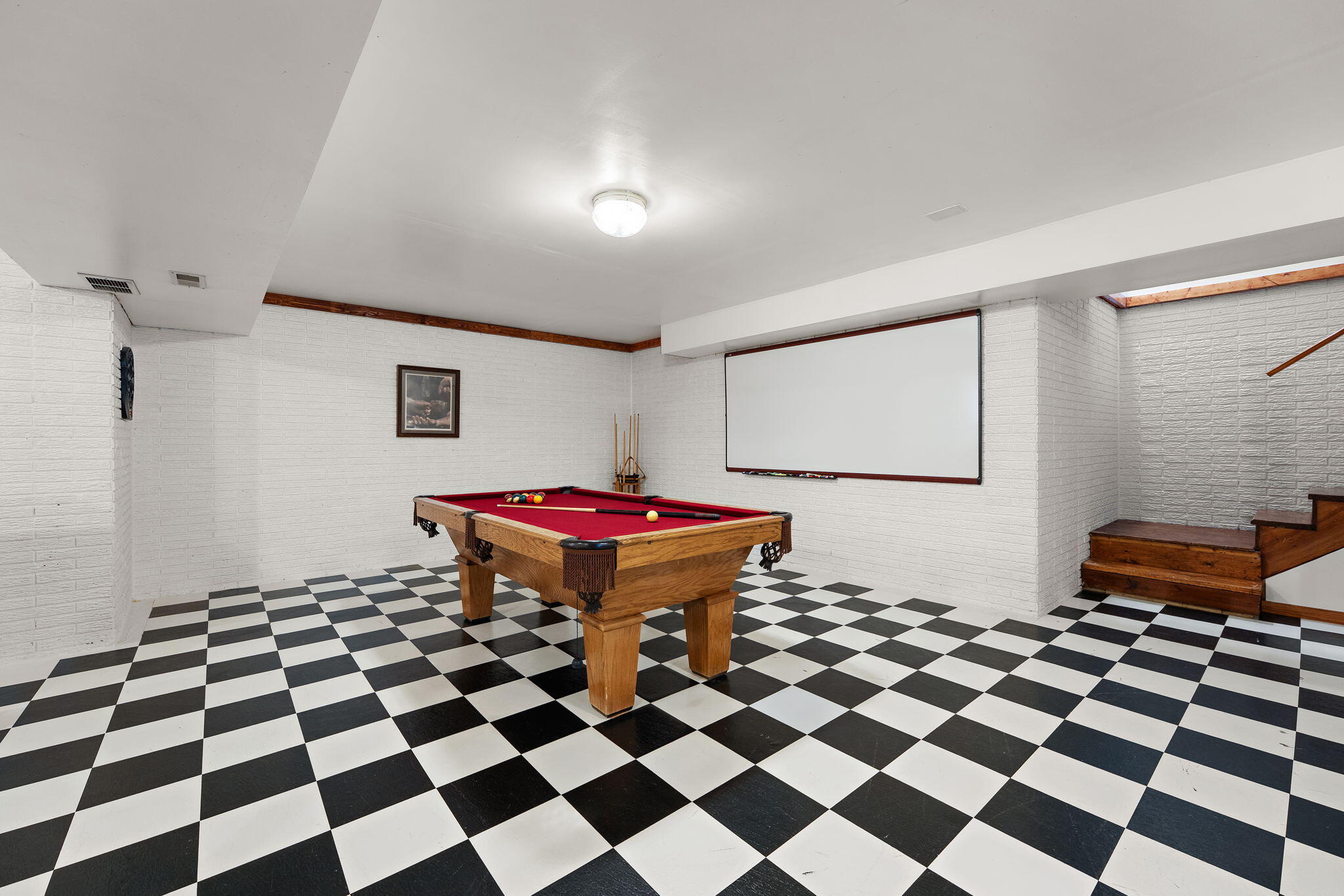 Valparaiso, Indiana 46385, United States, 5 Bedrooms Bedrooms, ,5 BathroomsBathrooms,Residential,Active,231073