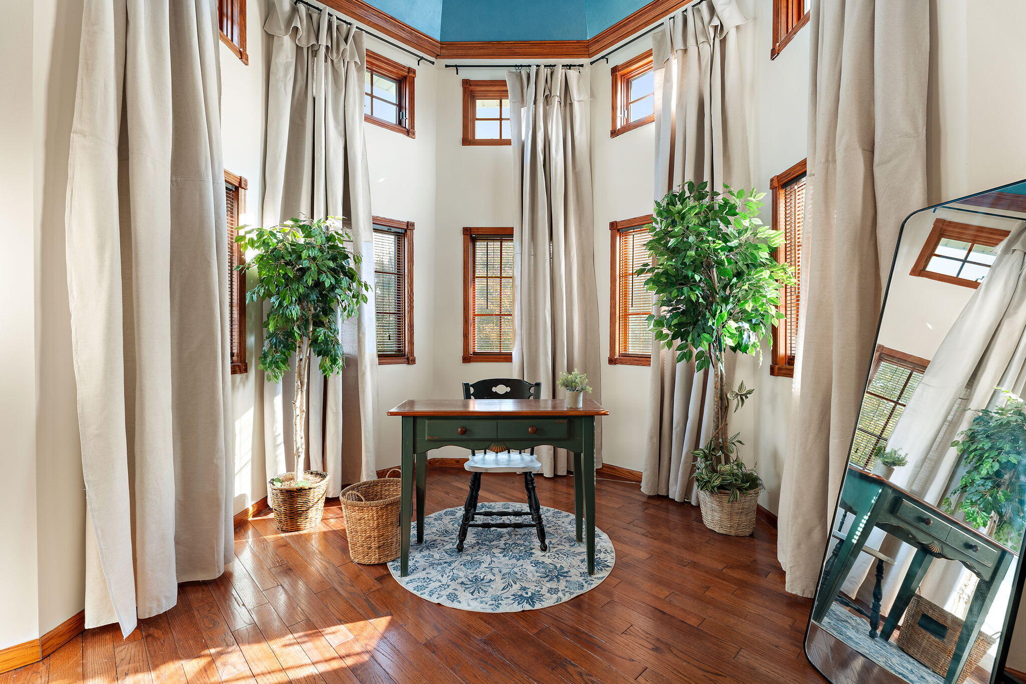 Valparaiso, Indiana 46385, United States, 5 Bedrooms Bedrooms, ,5 BathroomsBathrooms,Residential,Active,231073