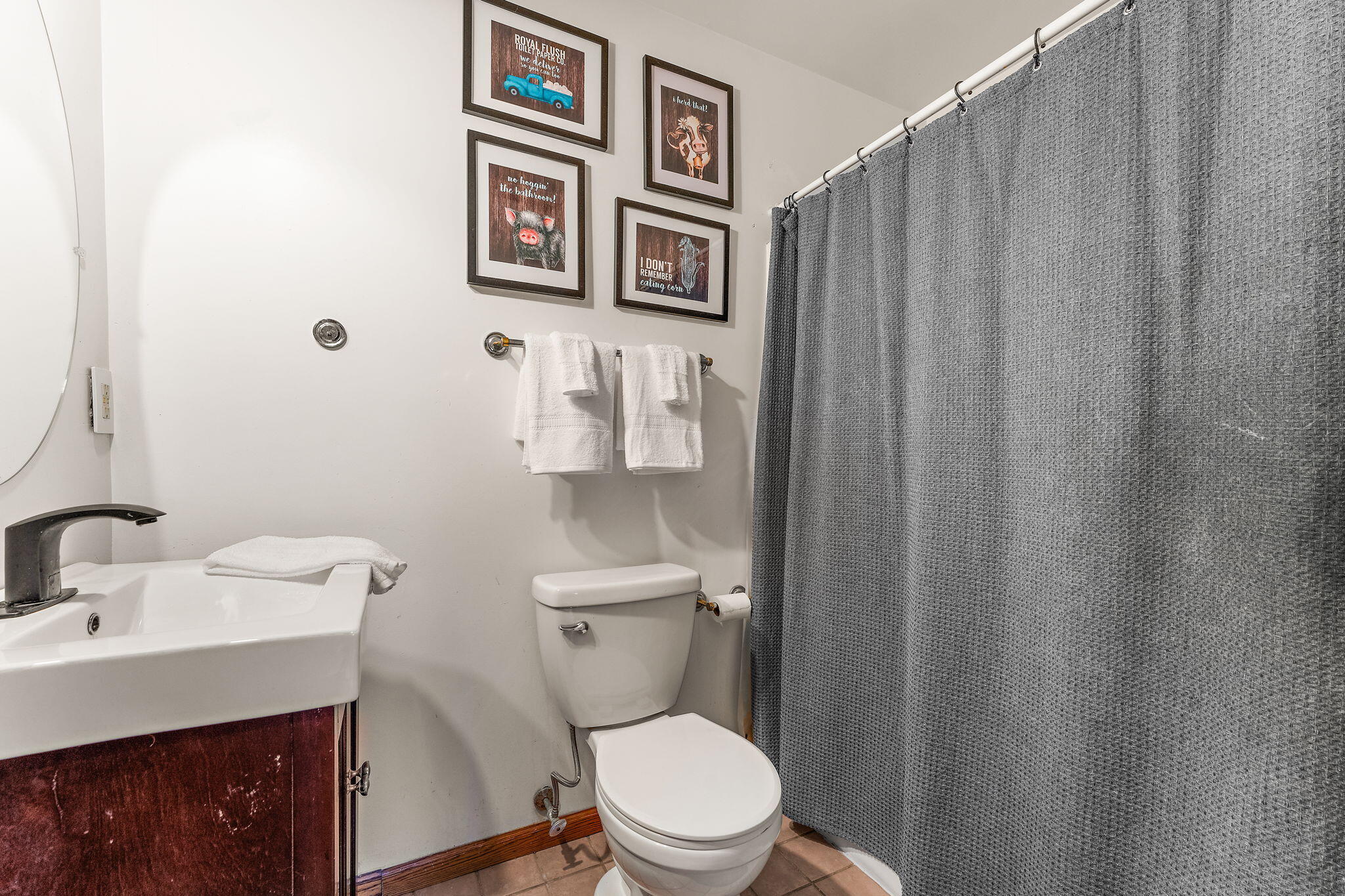 Valparaiso, Indiana 46385, United States, 5 Bedrooms Bedrooms, ,5 BathroomsBathrooms,Residential,Active,231073